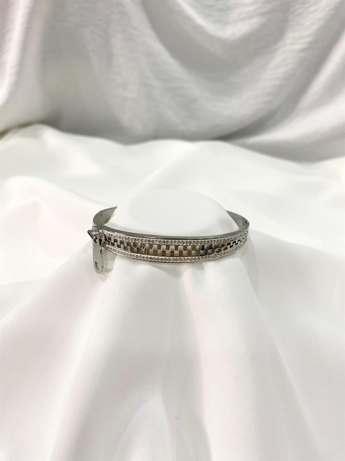 FERMUAR DETAYLI ÇELİK KELEPÇE