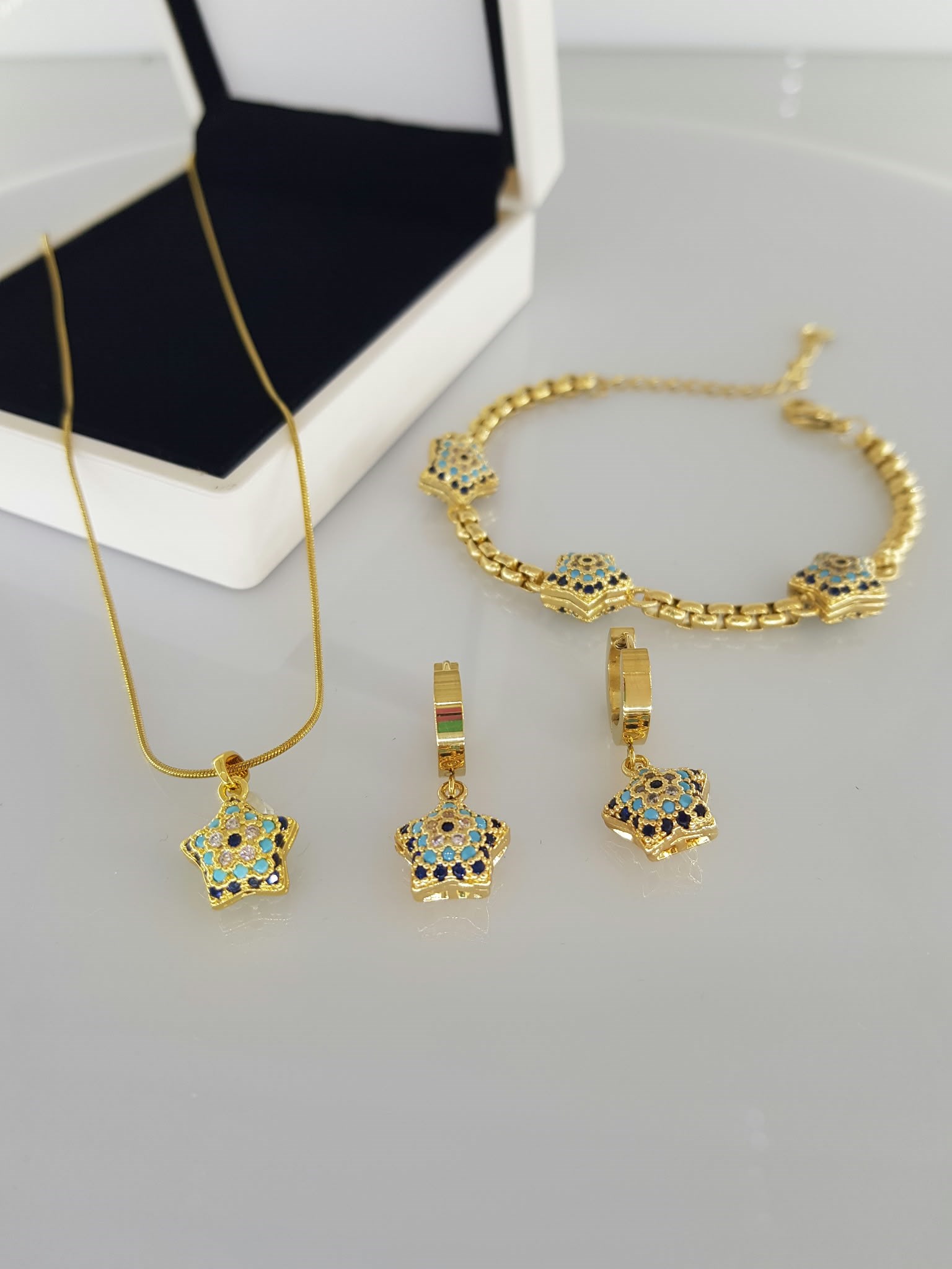 14 Ayar Rengi Nazar Gold Çelik Takı Set14 Ayar Rengi Nazar Gold Çelik Takı Set Kararma Yapmaz, Zarif Stil