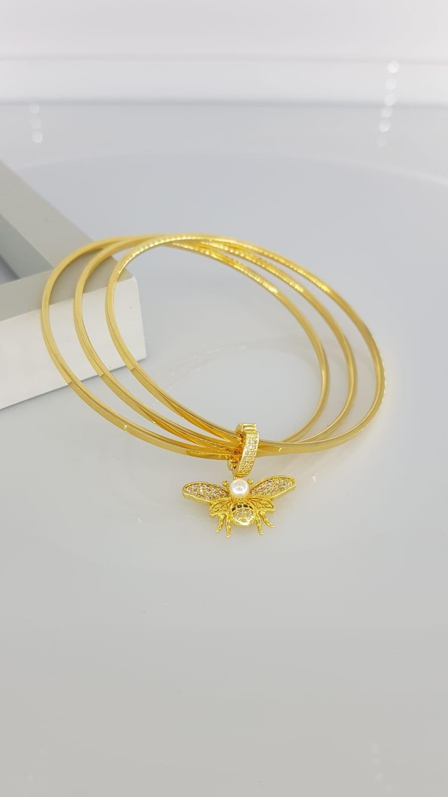 Arı Charm Çelik BilezikArı Charm Çelik Bilezik