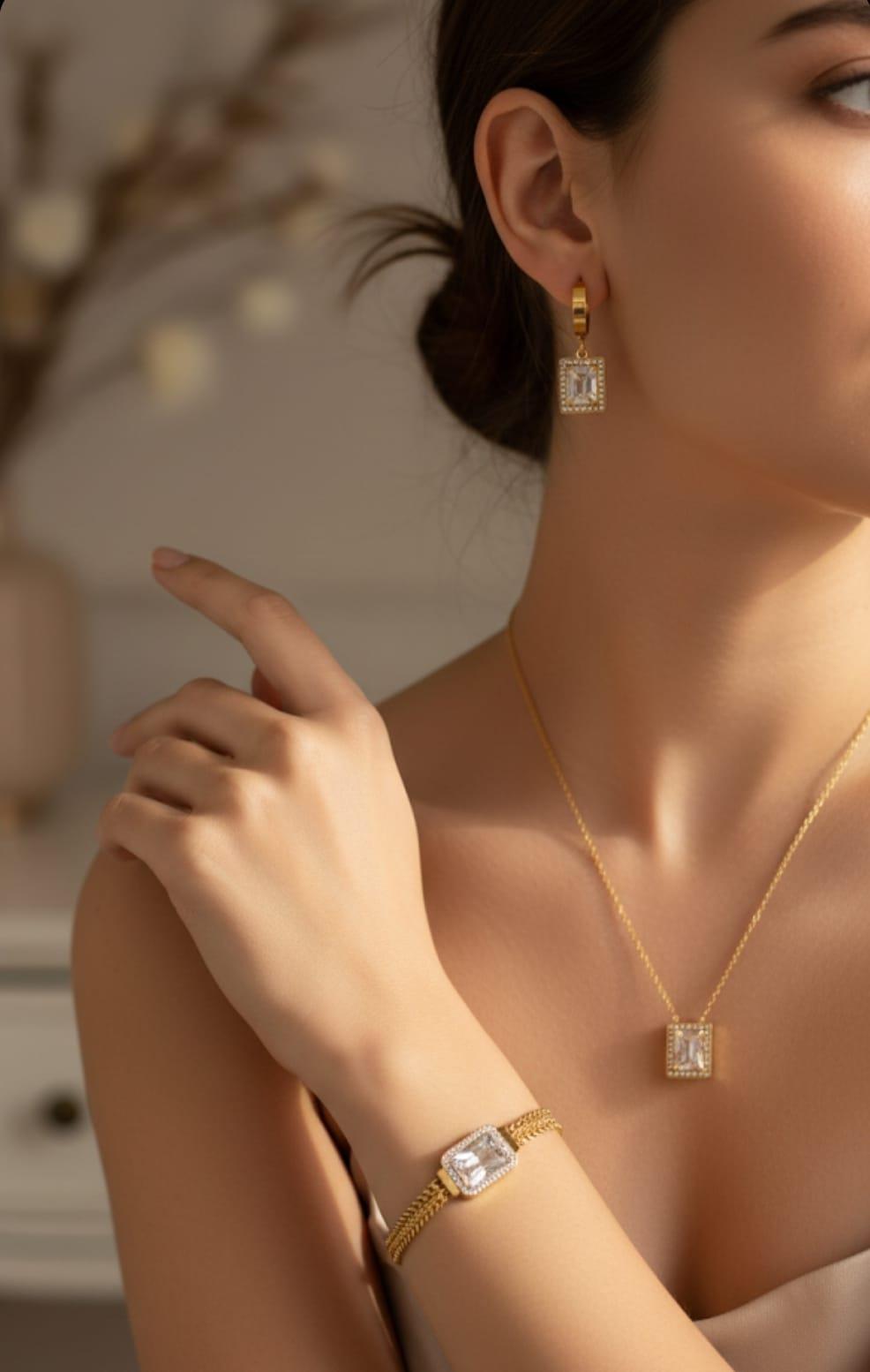 Baget Taşlı Gold Çelik Takı SetiBaget Taşlı Gold Çelik Takı SetiKararma Yapmaz, Zarif Stil