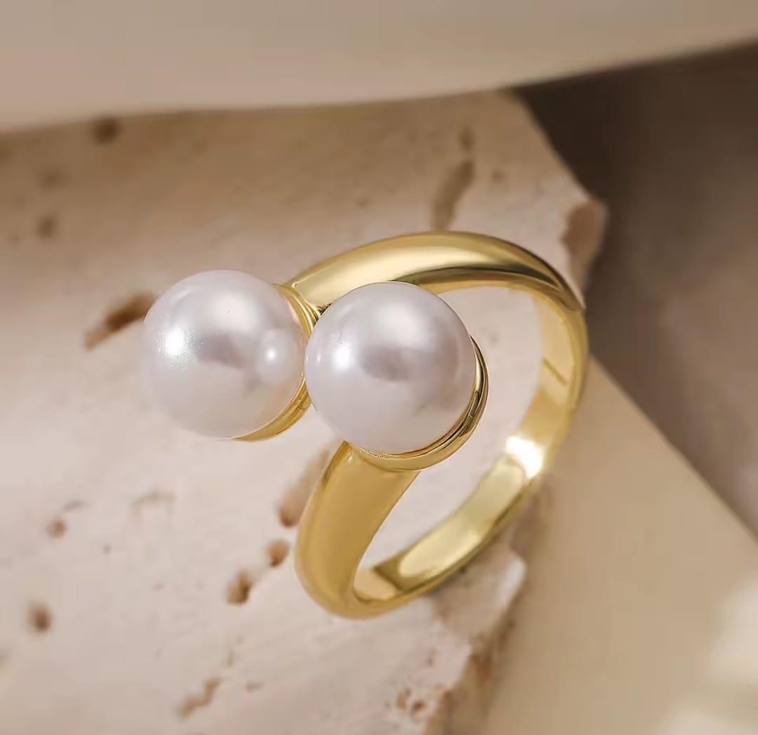 Çift İnci Zarafeti Çelik YüzükAltın Kaplama Çelik Çift İnci Yüzük – Zarif ve Şık Kadın Takı Modeli