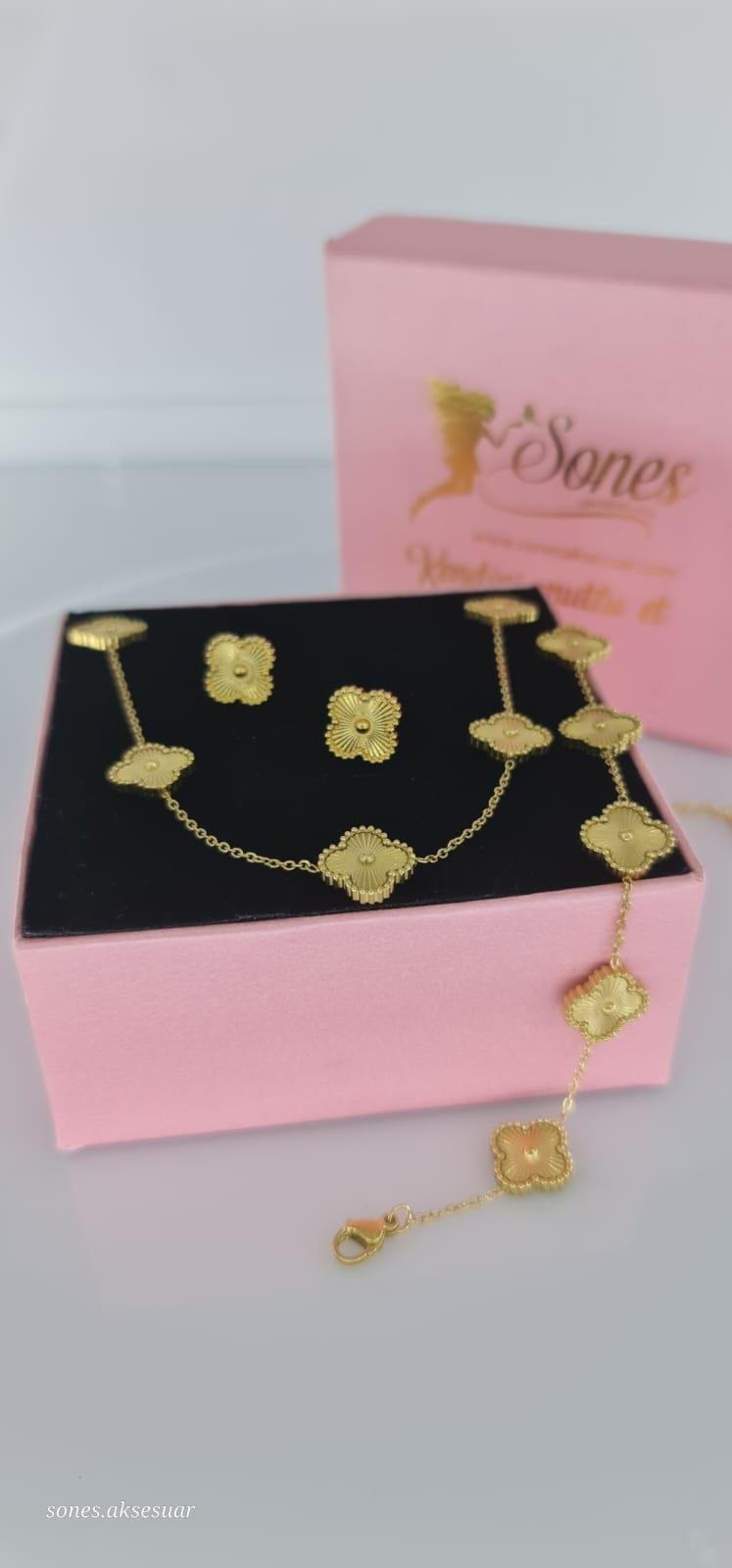 Günlük Gold Çelik Takı SetiGünlük Gold Çelik Takı Setikararmaz Doğumgünü Özel gün Hediye Anneler Günü Bayram
