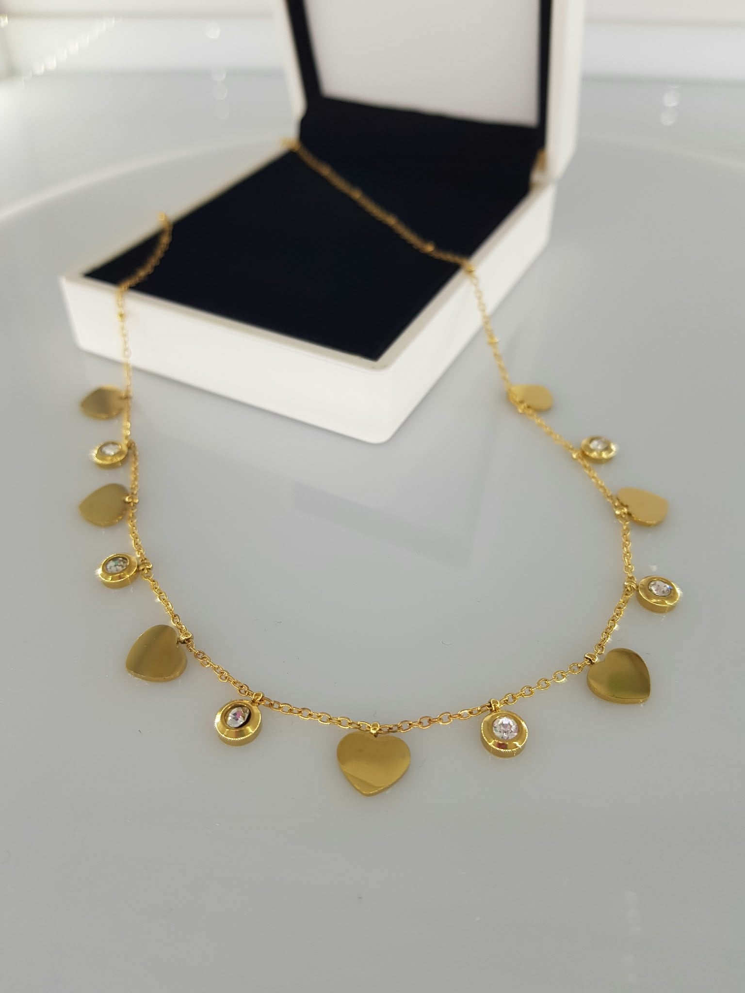 Kalp Sallantılı Çelik Gold KolyeKalp Sallantılı Çelik Gold Kolye Şık ve Zarif Çelik Takı