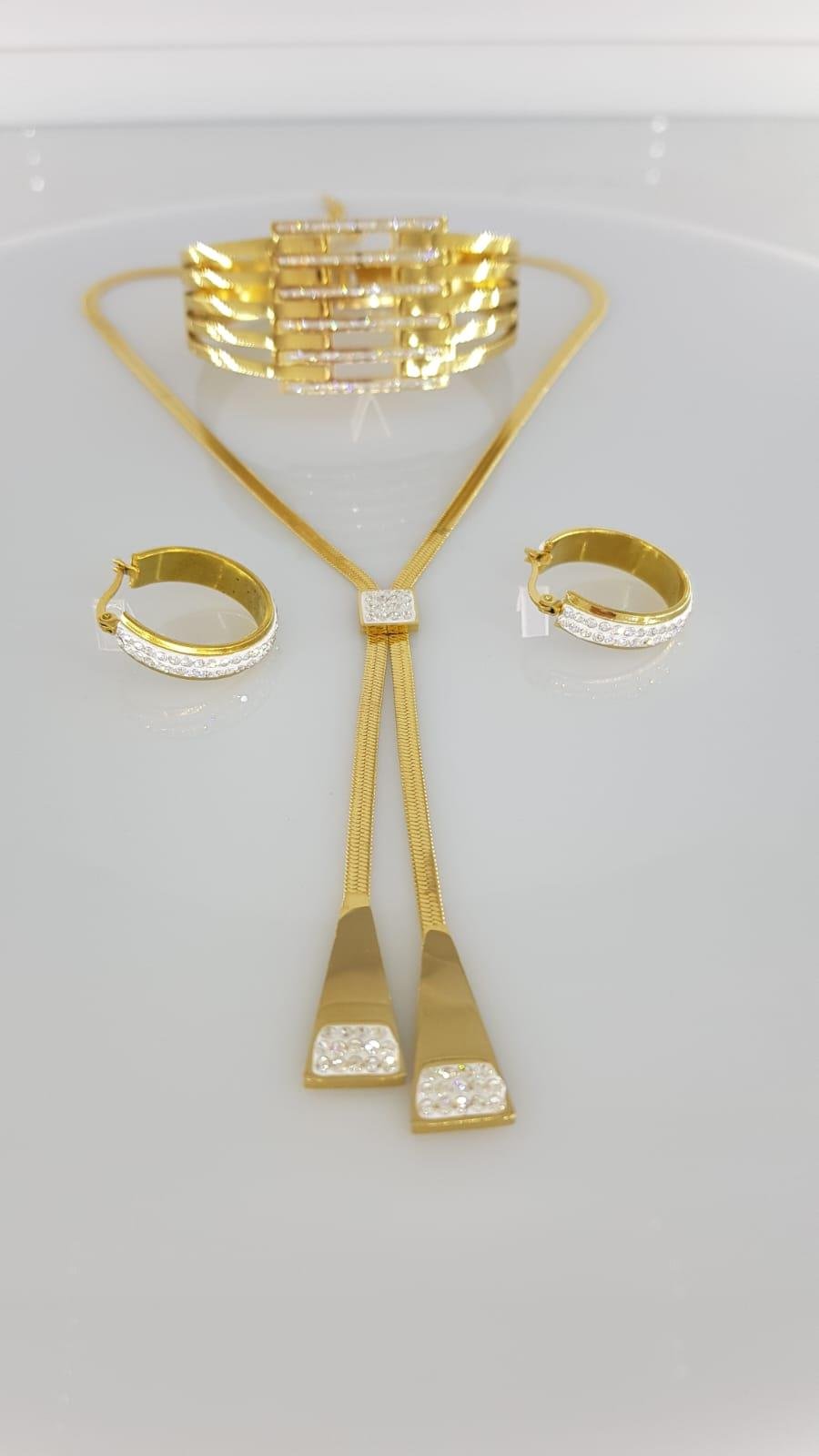 Kraliçe Gold Çelik Takı Seti 350Kraliçe Gold Çelik Takı Seti 350 kararmaz Doğumgünü Özel gün Hediye Anneler Günü