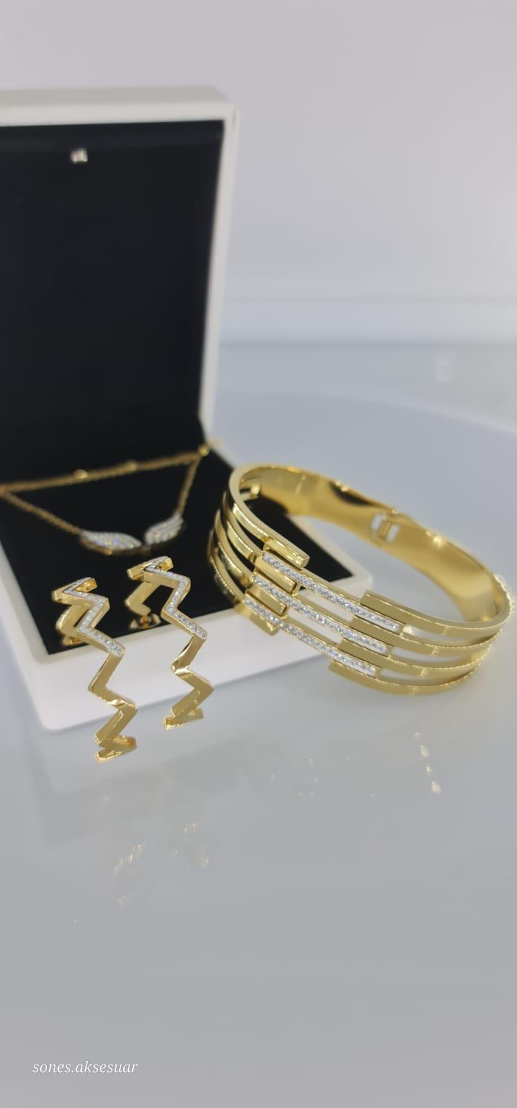 Milano Gold Çelik Takı SetiMilano Gold Çelik Takı Seti kararmaz Doğumgünü Özel gün Hediye Anneler Günü Bayram