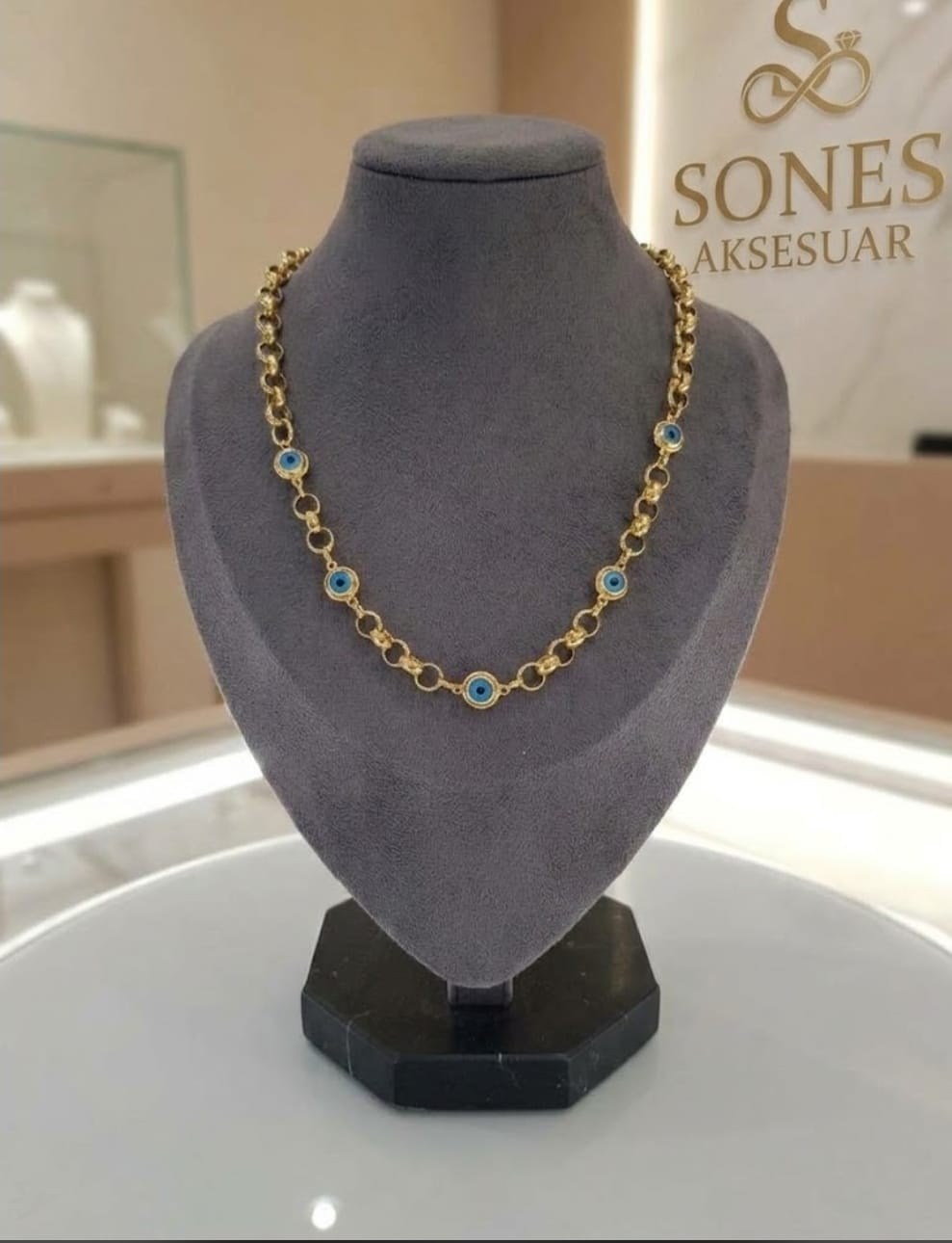 Nazar Boncuklu Çelik Gold Rengi KolyeNazar Boncuklu Çelik Gold Rengi Kolye Kolye Şık ve Zarif Çelik Takı