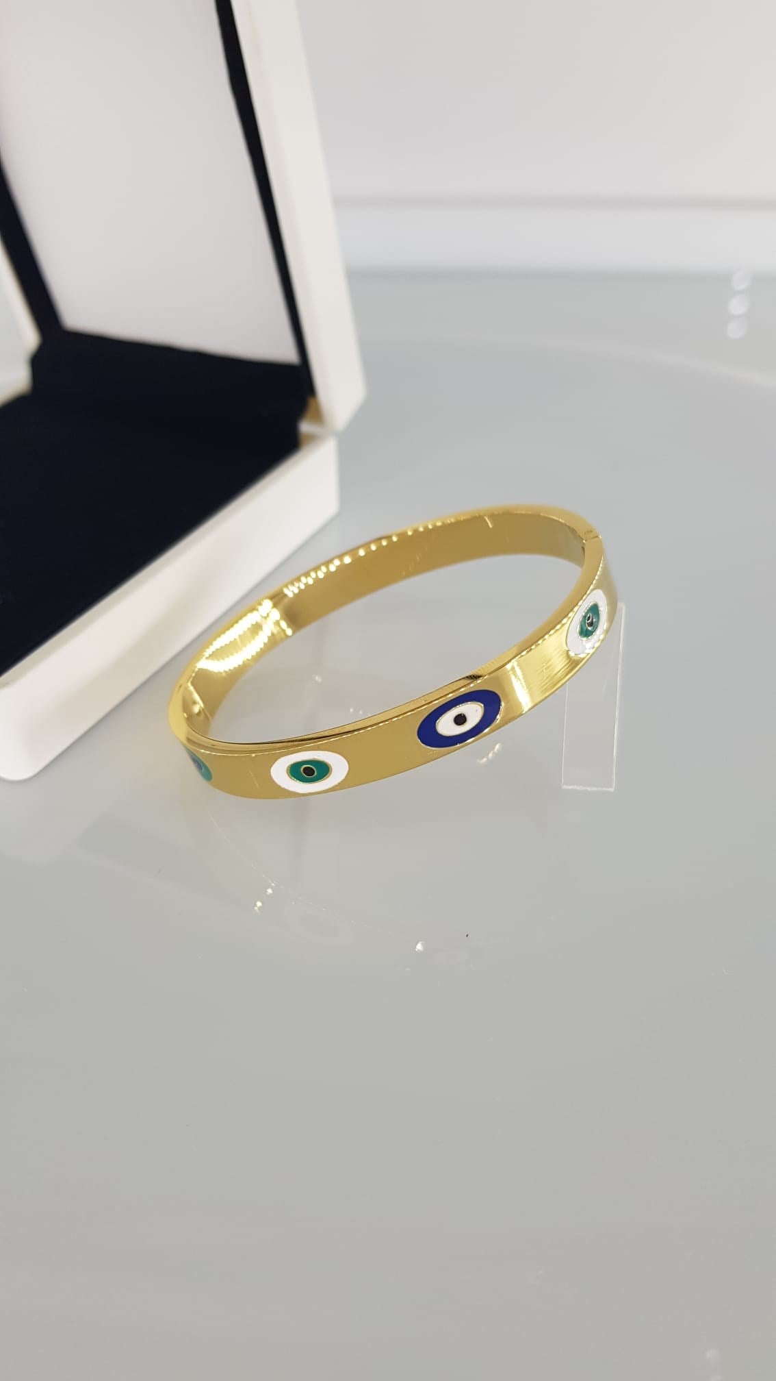 Nazar Gold Çelik KelepçeNazar Gold Çelik Kelepçe Zarif ve Modern Tasarım