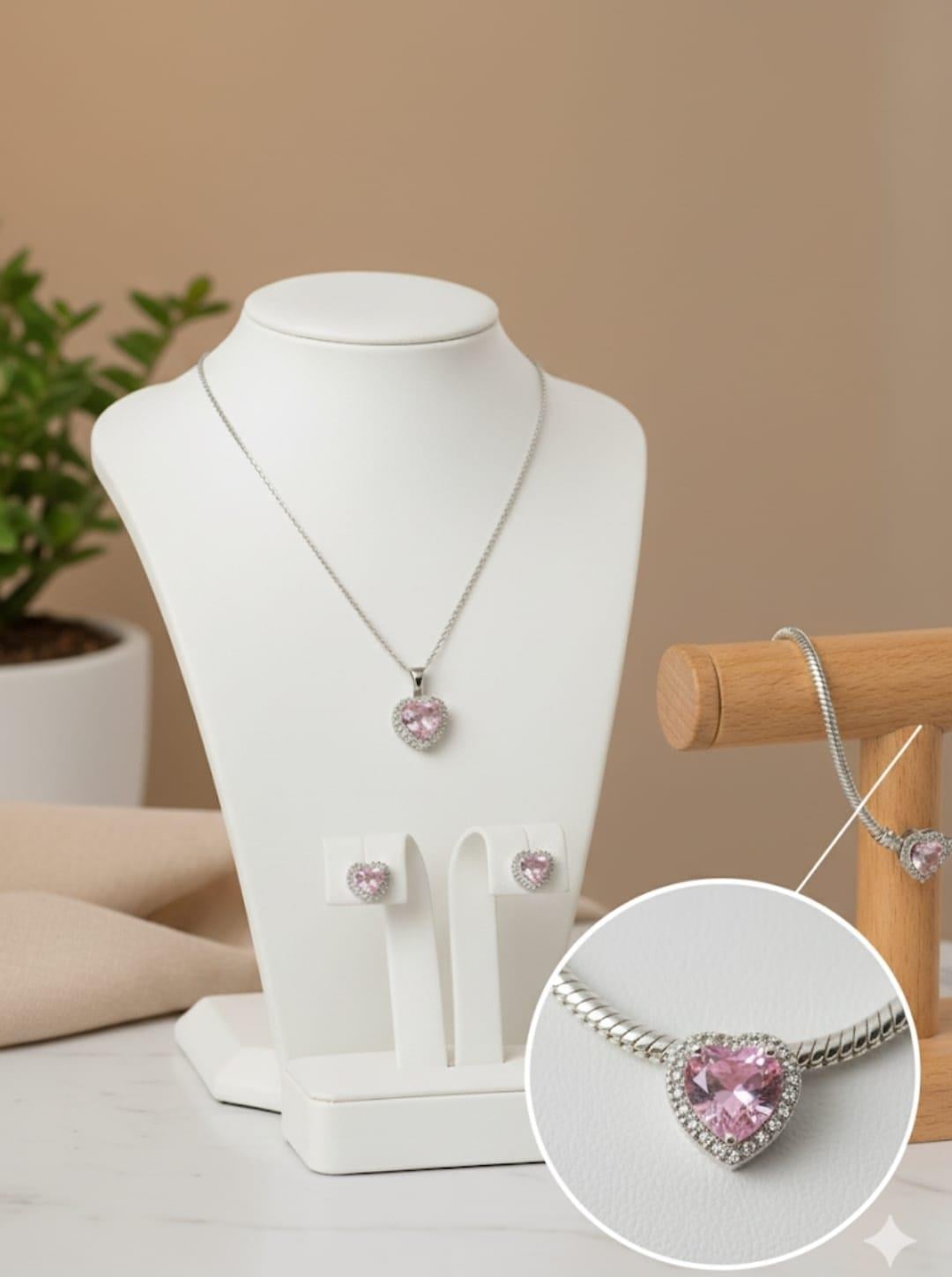 Sns500260Gümüş Rengi Pandora model Çelik Setimiz