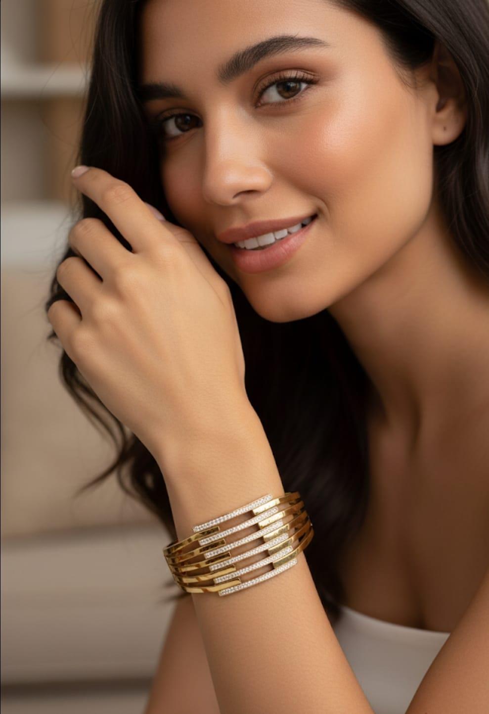 Taşlı Kalın Kaburga Çelik Kelepçe Sns103305Taşlı Kalın Kaburga Çelik Kelepçe Sns103305