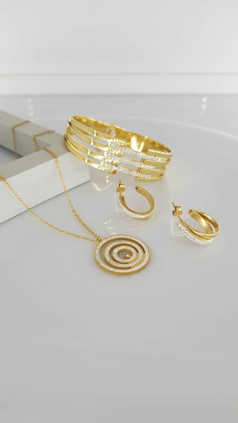 Venüs Gold Çelik Takı SetiVenüs Gold Çelik Takı Seti Kararma Yapmaz, Zarif Stil