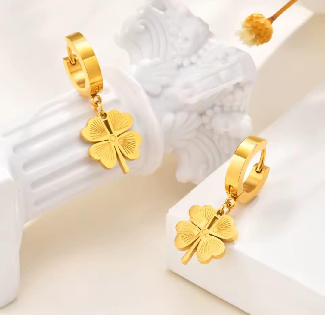 Yonca Şans Gold Çelik Küpe Yonca Şans Gold Çelik Küpe 