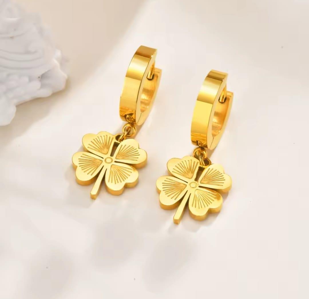 Yonca Şans Gold Çelik Küpe Yonca Şans Gold Çelik Küpe 