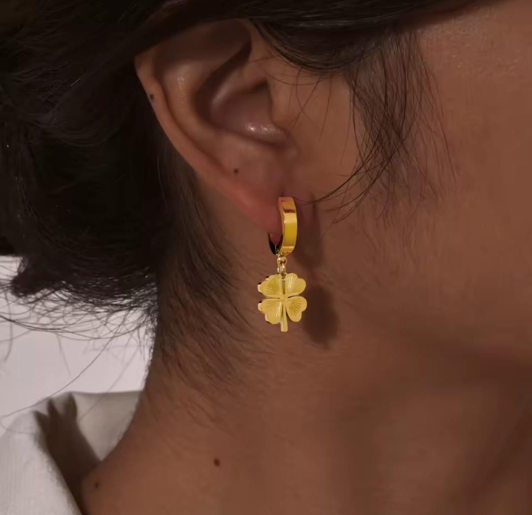 Yonca Şans Gold Çelik Küpe Yonca Şans Gold Çelik Küpe 