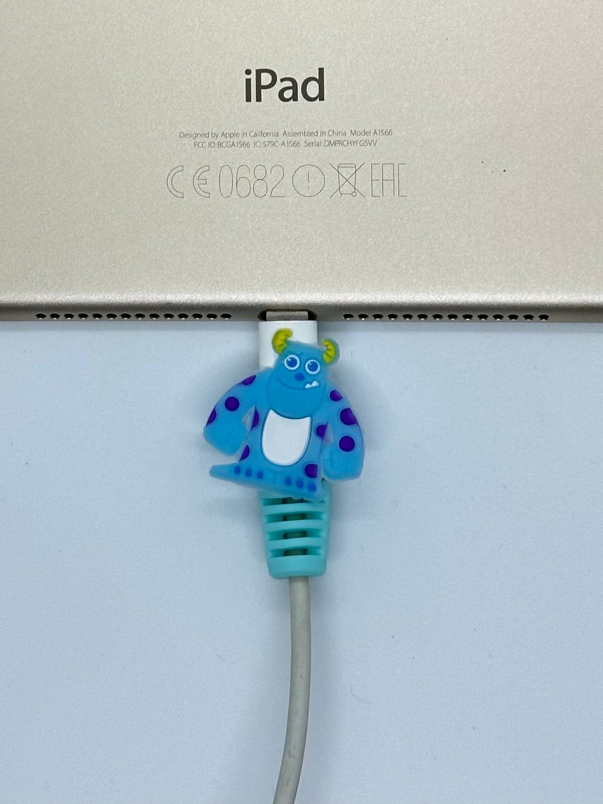 Sevimli Canavarlar James Sullivan Temalı Şarj Aleti Kablo Koruyucu 