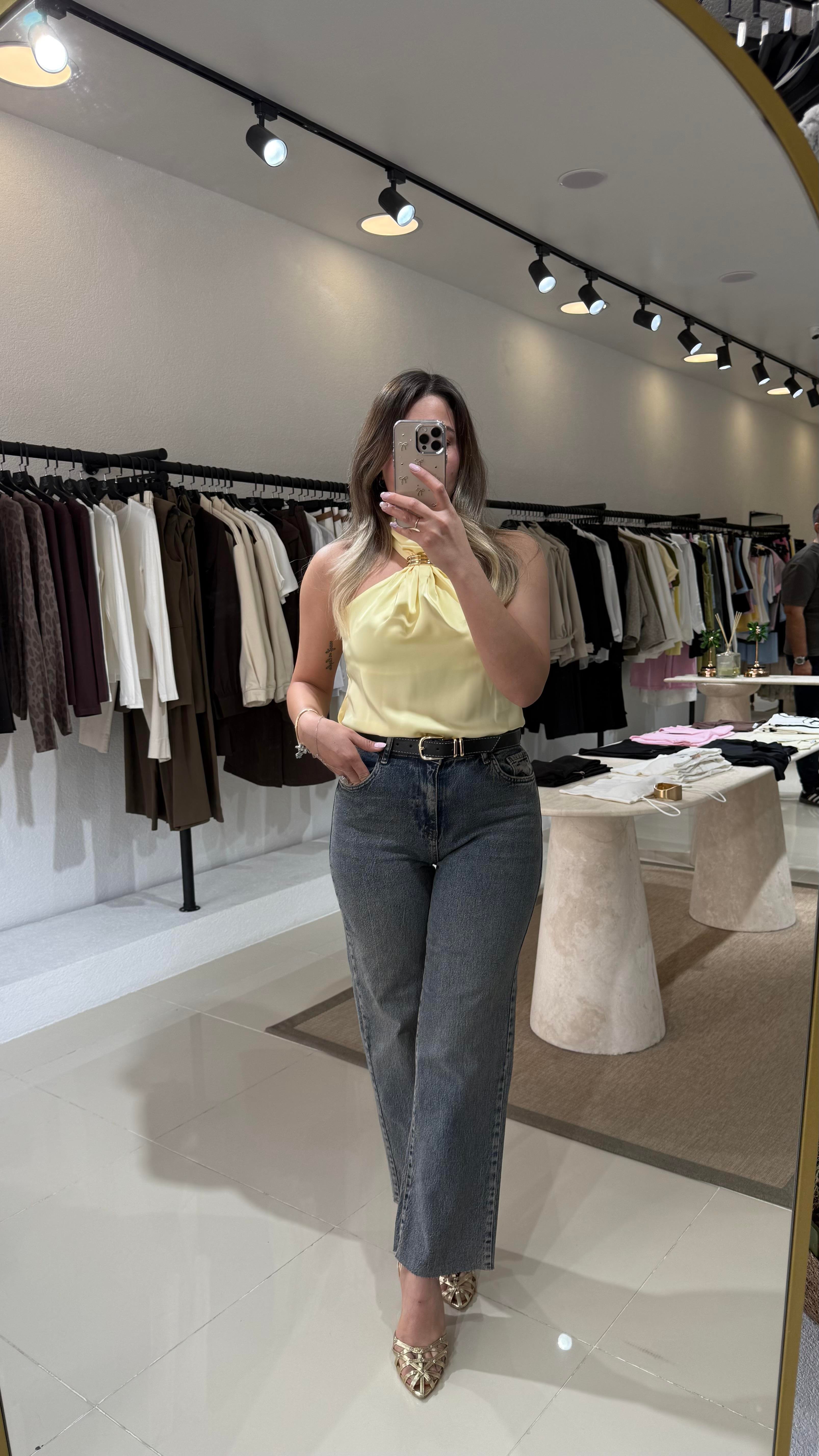 SARI DİK YAKA AKSESUARLI BLUZ
