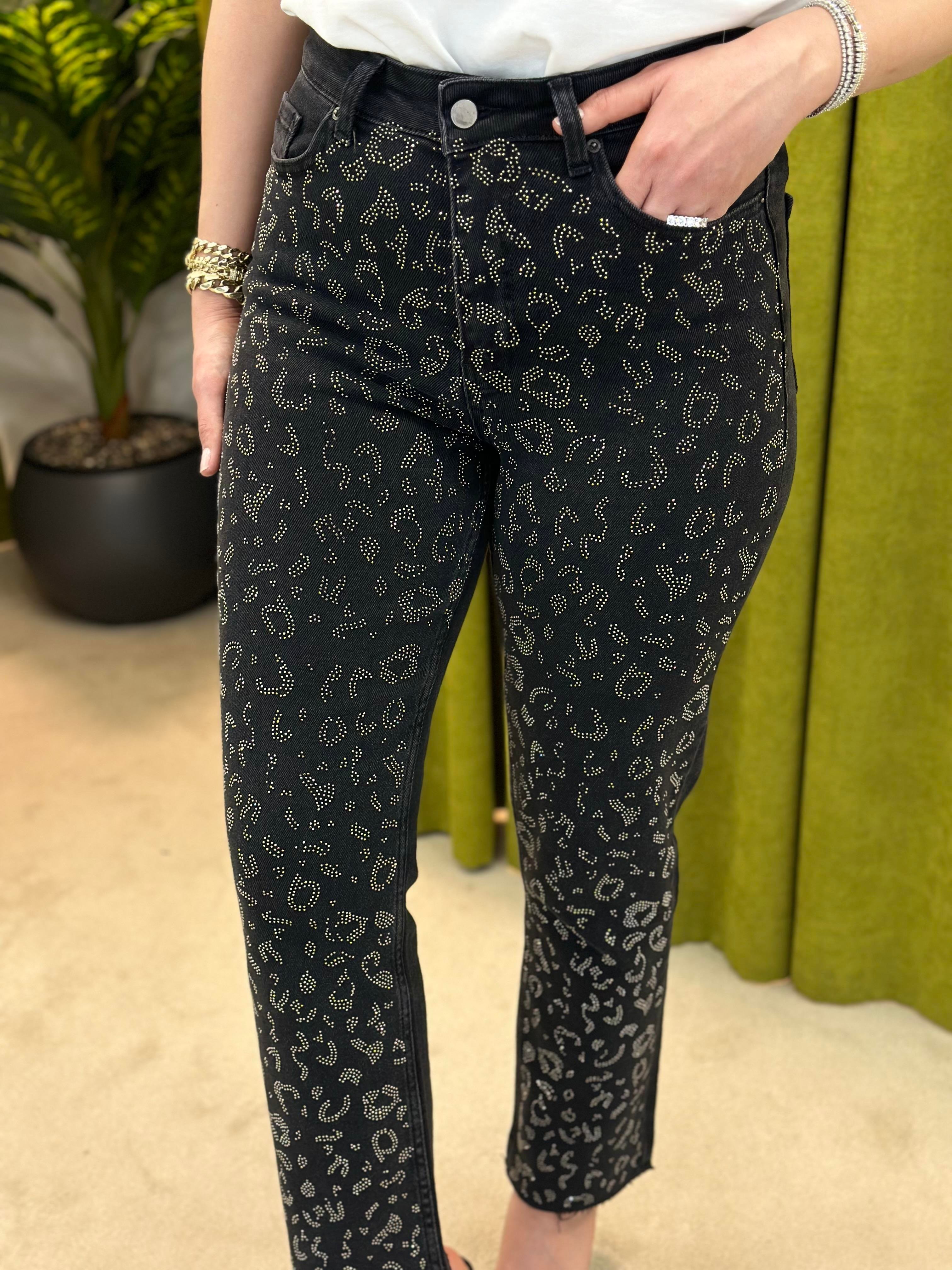 SİYAH LEOPAR TAŞLI BOYFIT DENIM