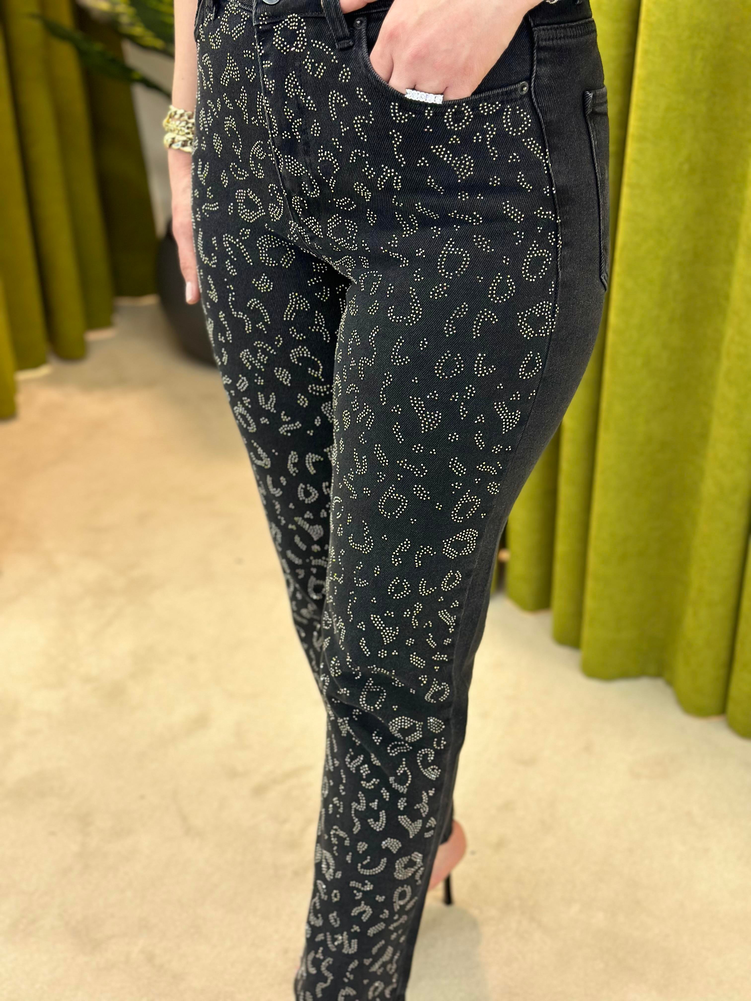 SİYAH LEOPAR TAŞLI BOYFIT DENIM