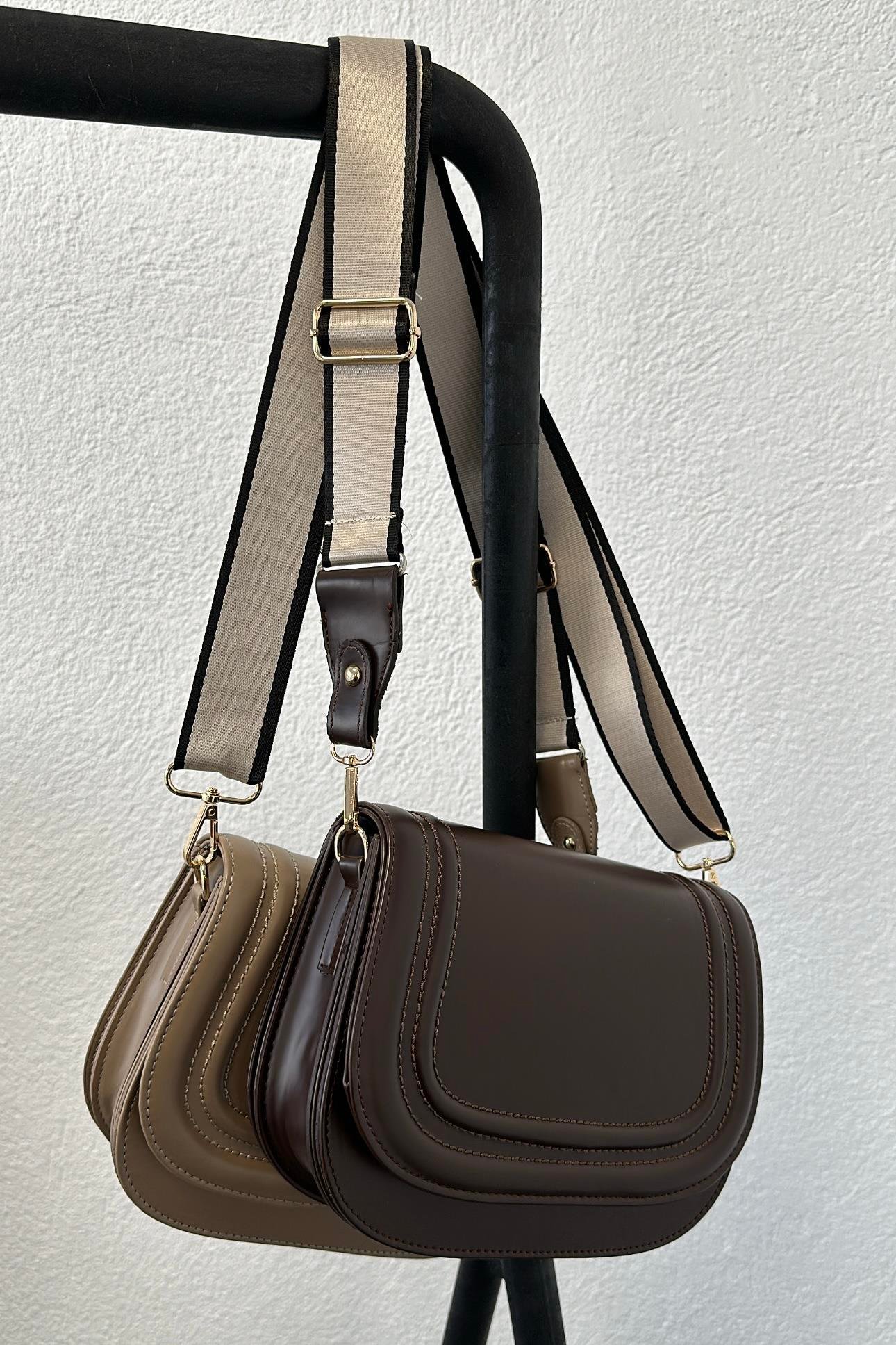 Acı Kahve Renk Kapaklı Çanta