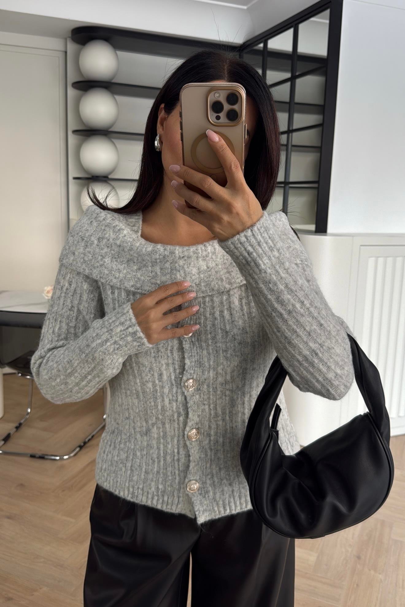 AÇIK GRİ DÜĞMELİ KAYIK YAKA TRİKO