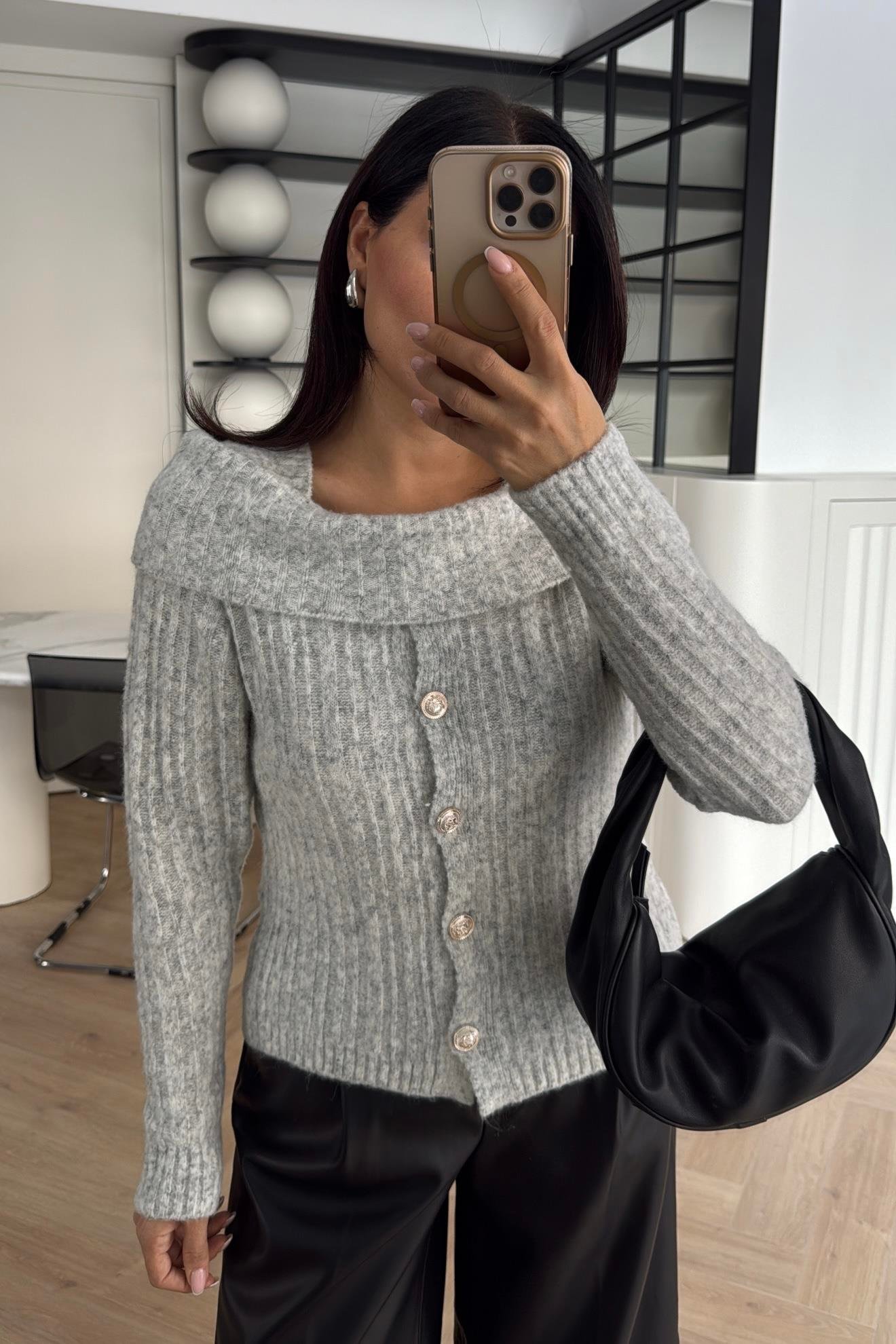 AÇIK GRİ DÜĞMELİ KAYIK YAKA TRİKO