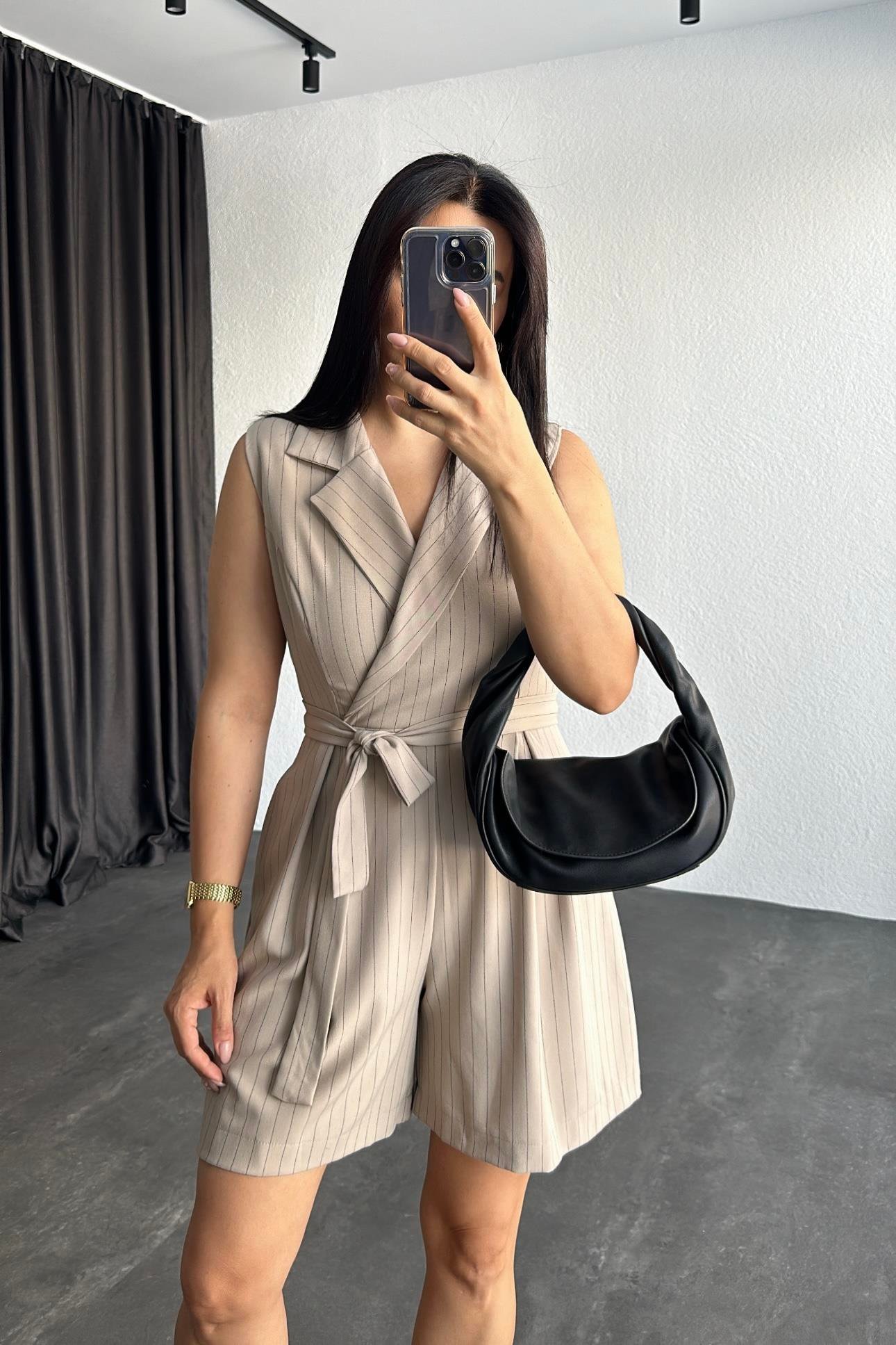 Arka Kısmı Fermuarlı Cepli Tulum