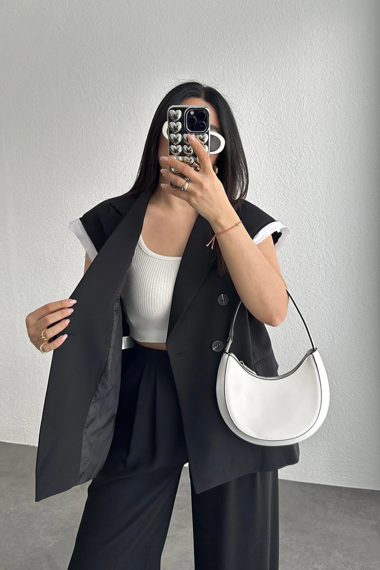 Arkası Detaylı Astarlı Siyah Yelek