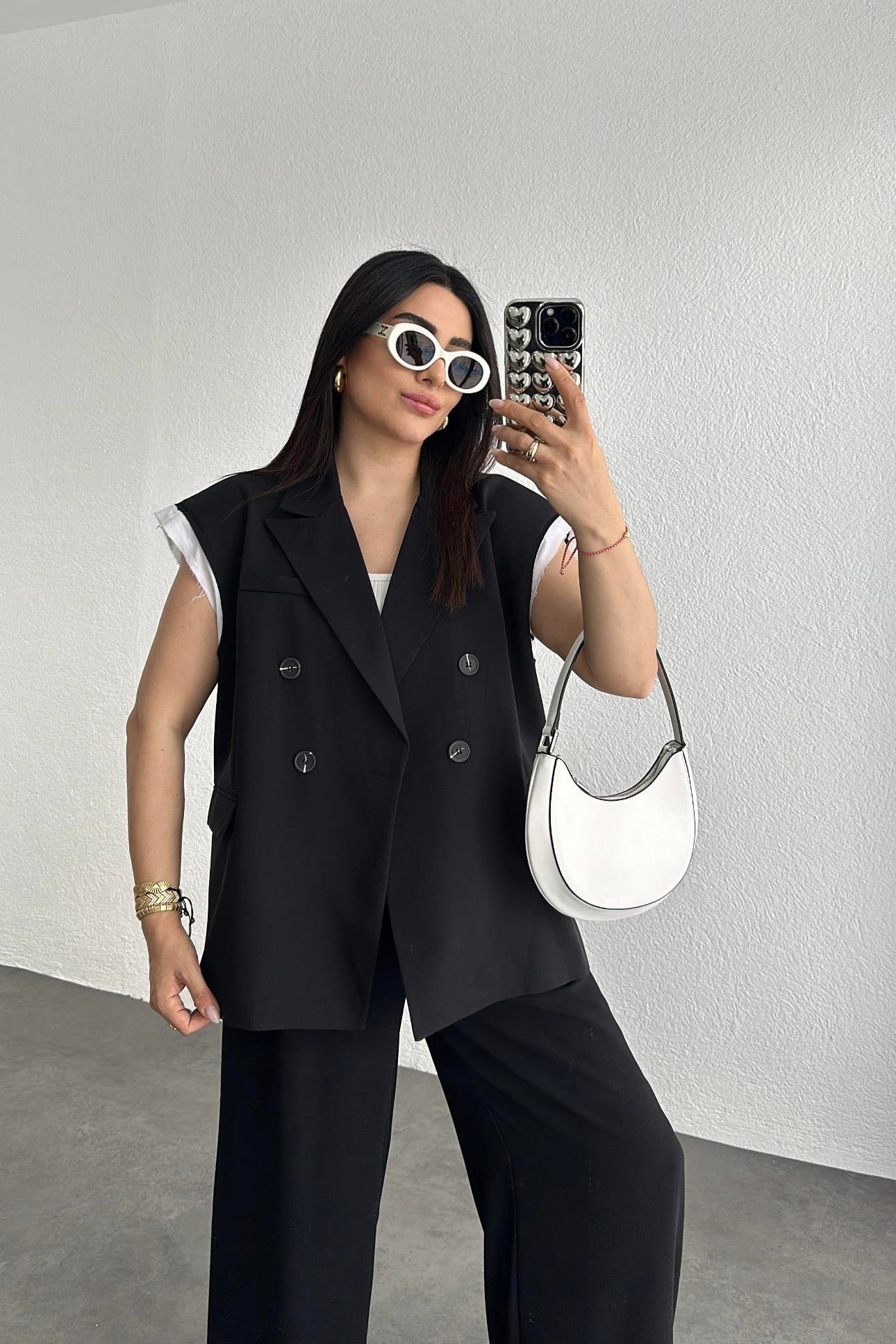 Arkası Detaylı Astarlı Siyah Yelek