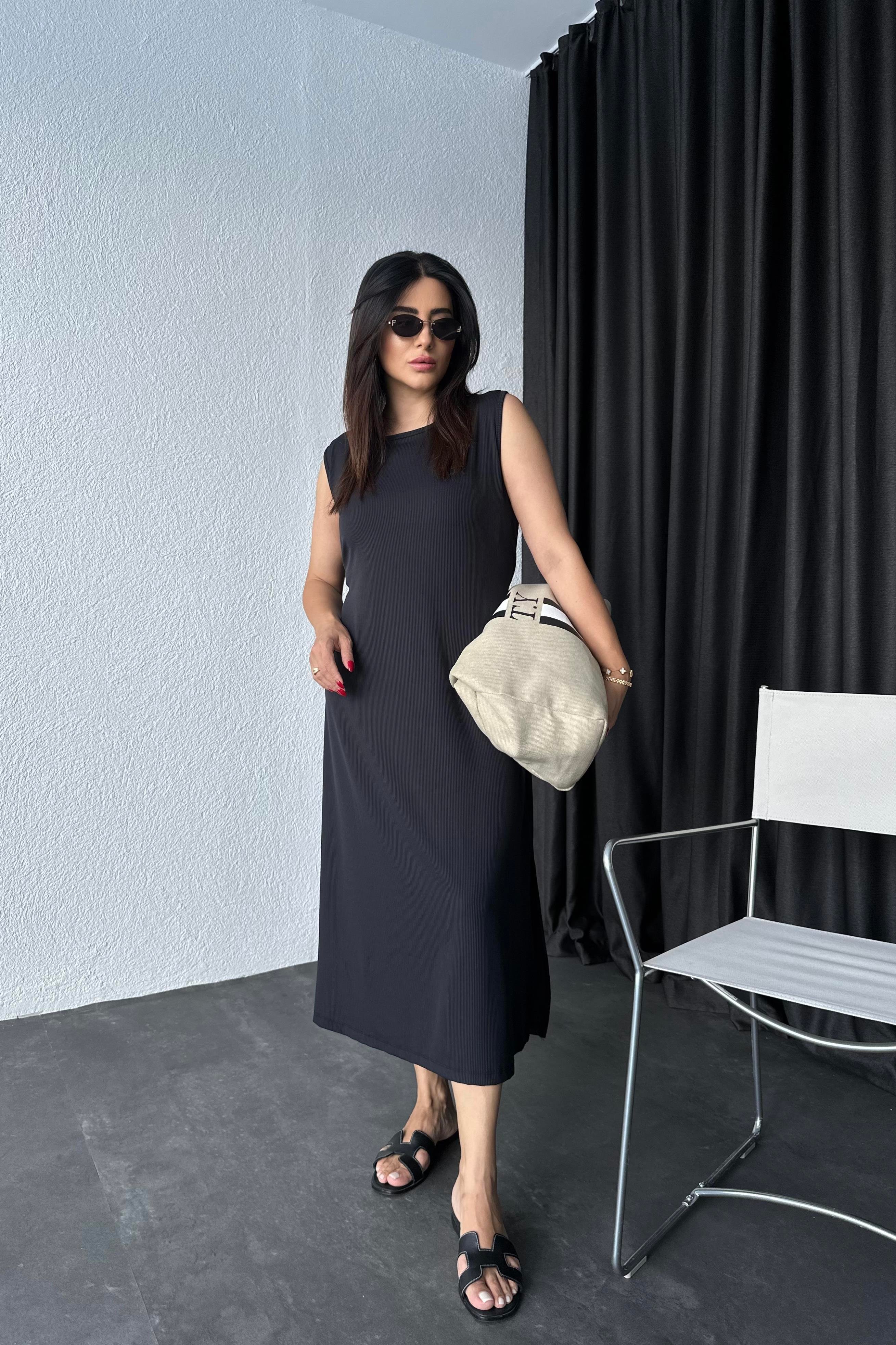 Arkası Lastikli Yırtmaçlı  Siyah Basic Elbise 