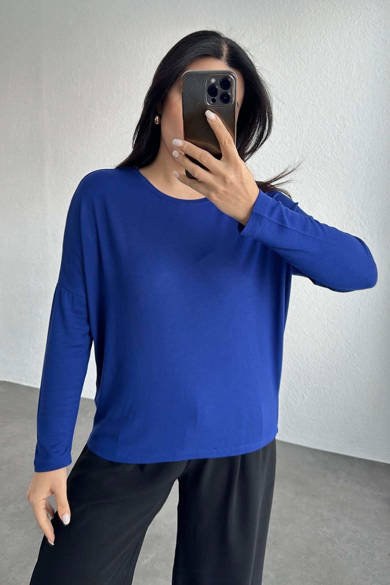 Arkası V Yakalı İnterlok Kumaş Basic Bluz Saks Mavi