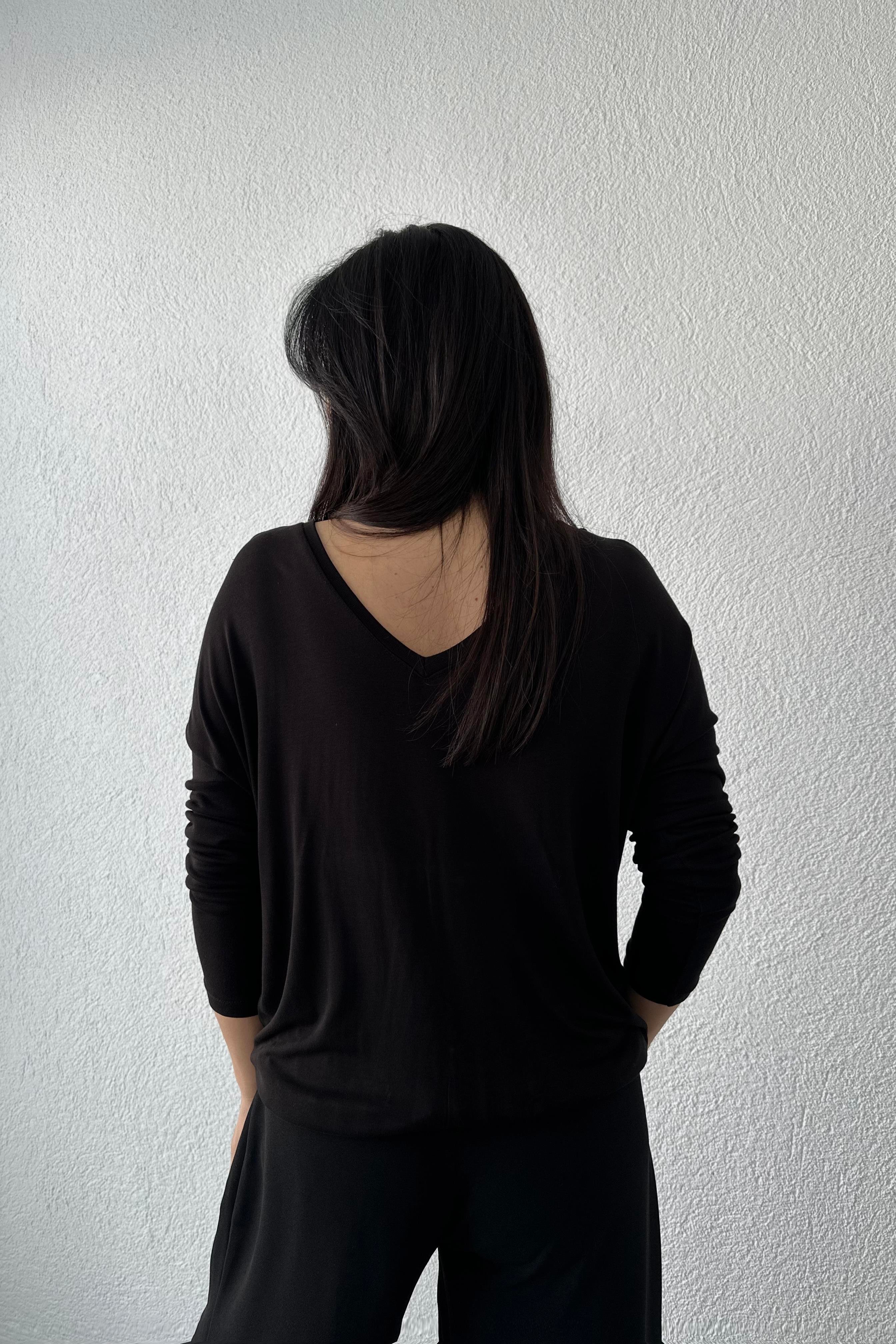 Arkası V Yakalı İnterlok Kumaş Basic Bluz Siyah