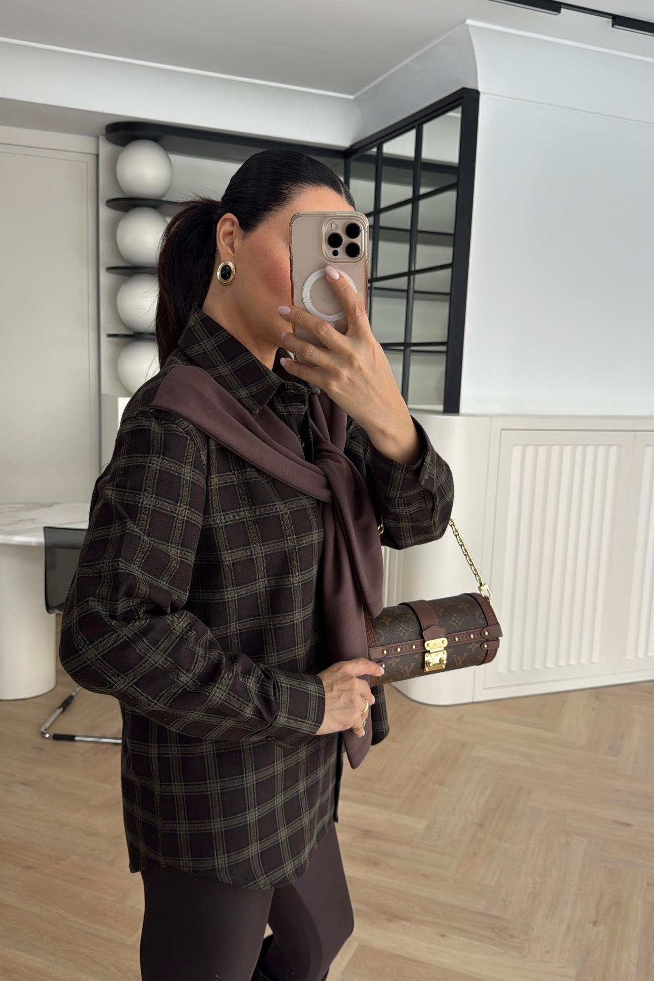 ATKI DETAYLI EKOSE GÖMLEK KAHVE