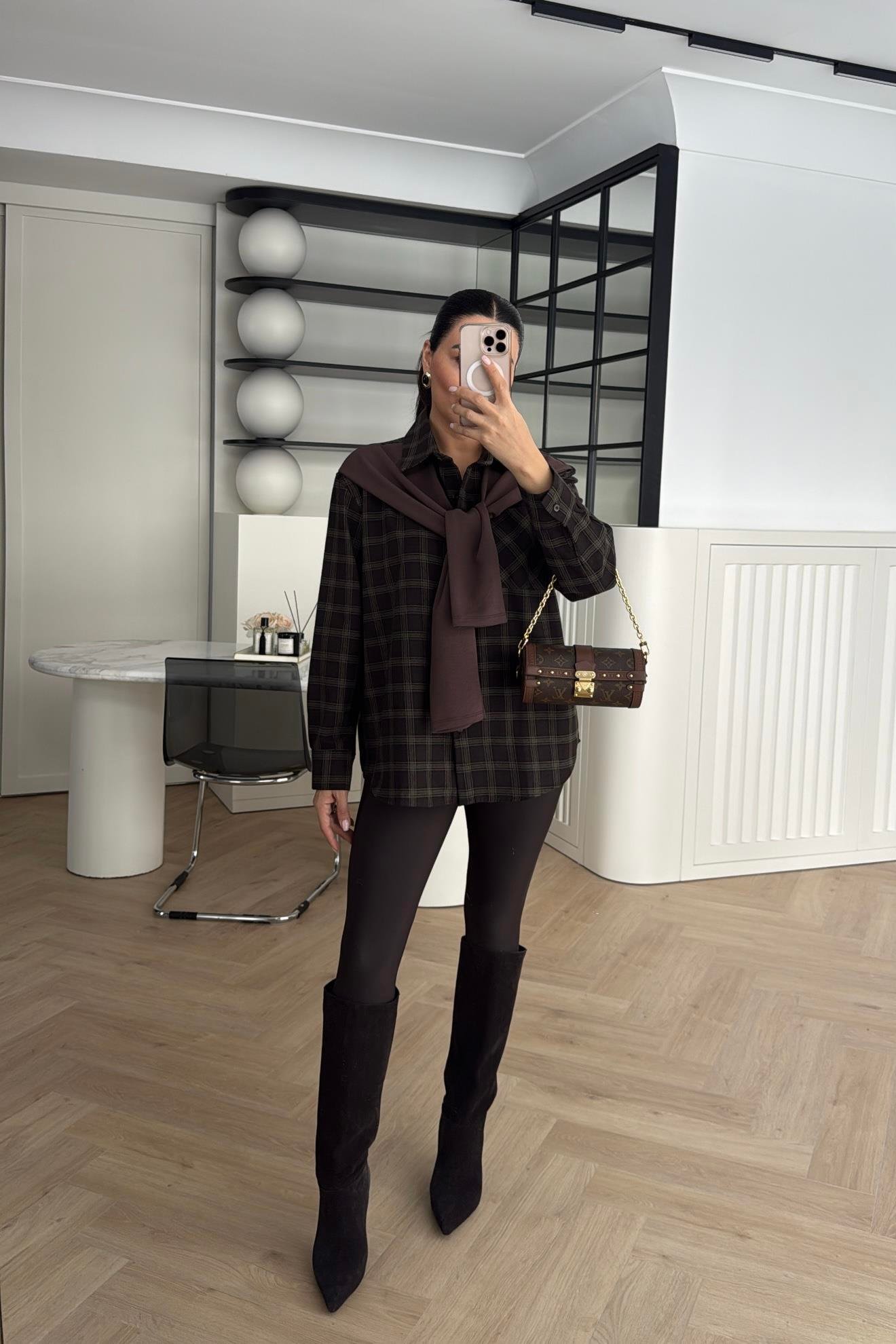 ATKI DETAYLI EKOSE GÖMLEK KAHVE