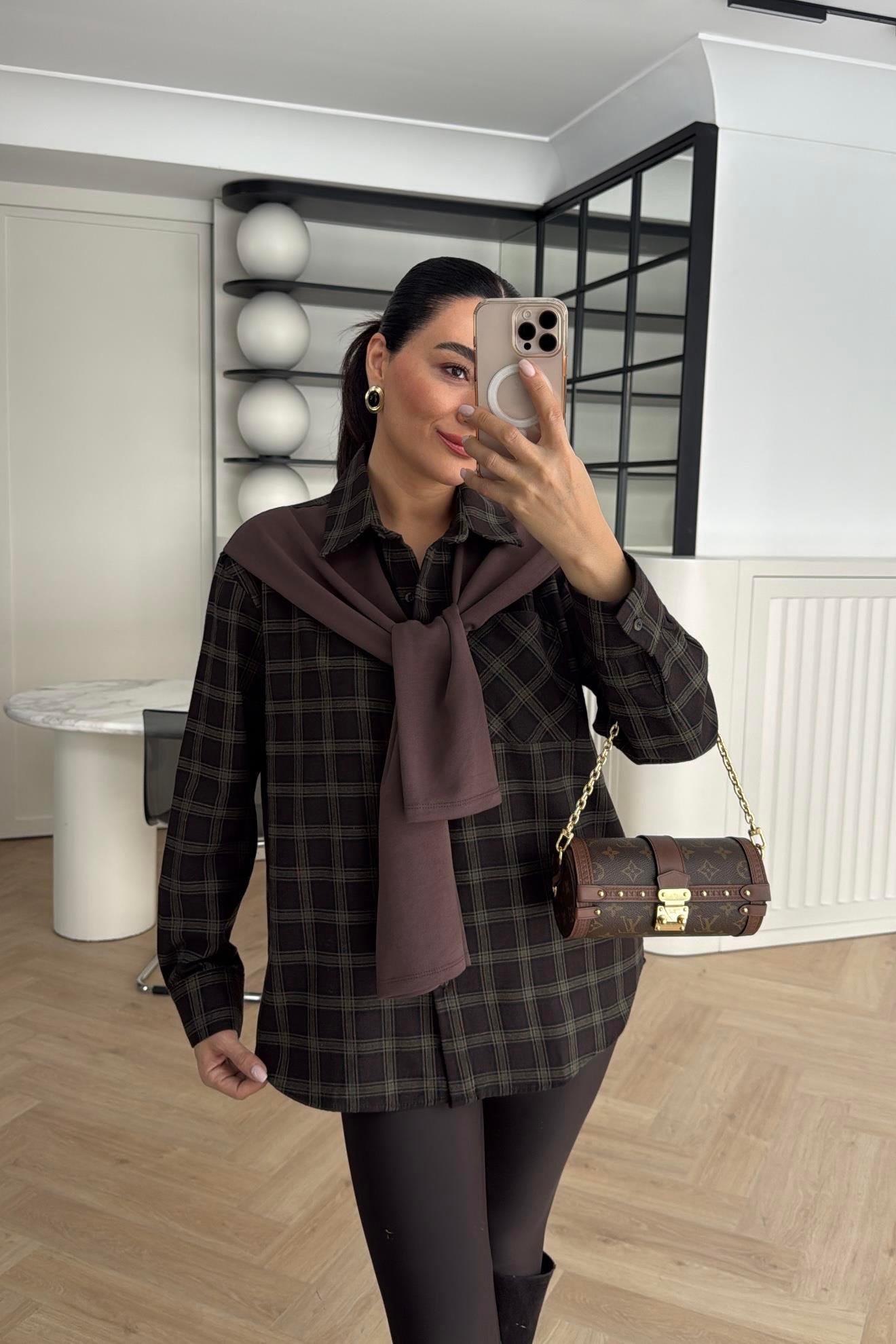 ATKI DETAYLI EKOSE GÖMLEK KAHVE