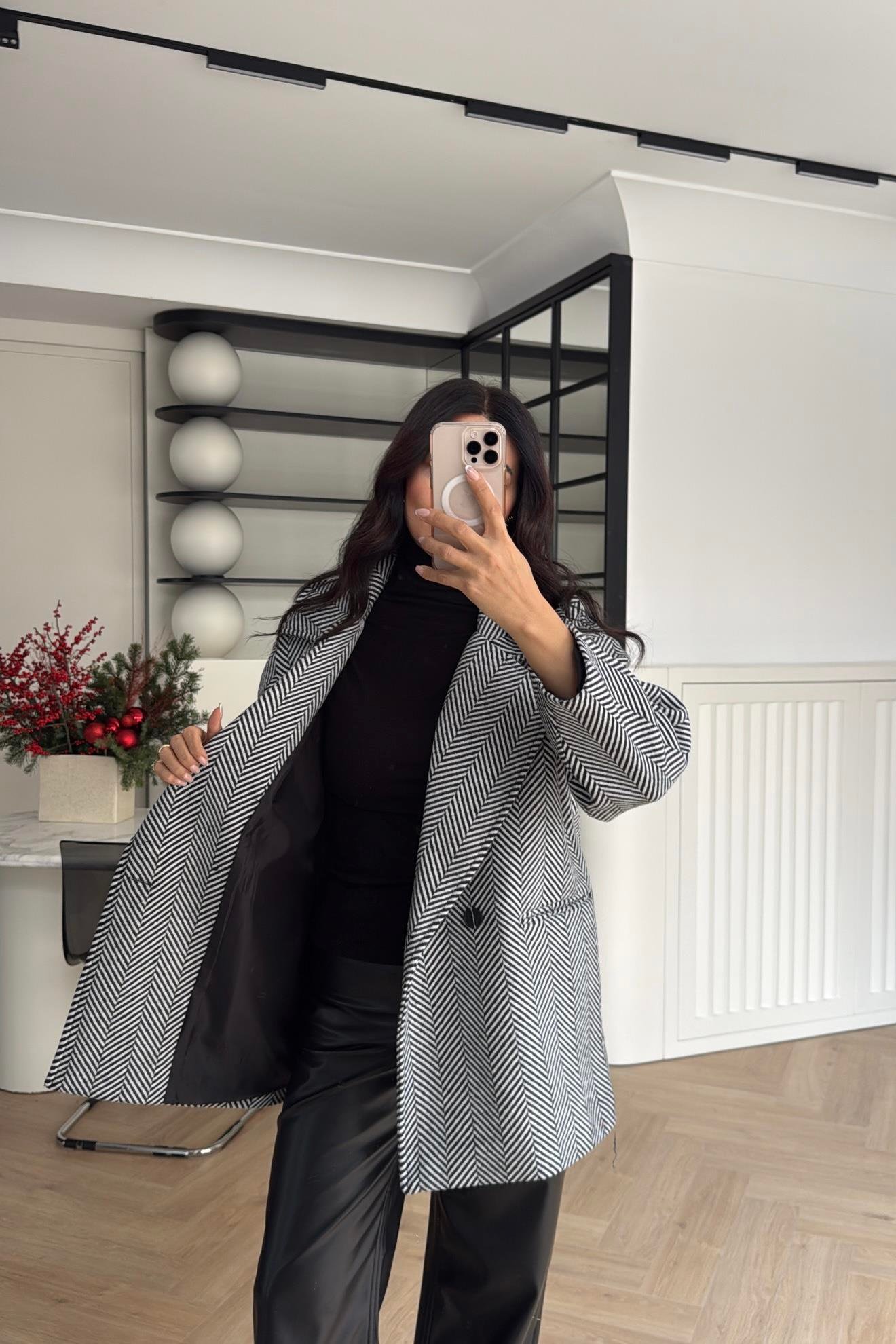 BALIKSIRTI DESEN KAŞE KABAN SİYAH