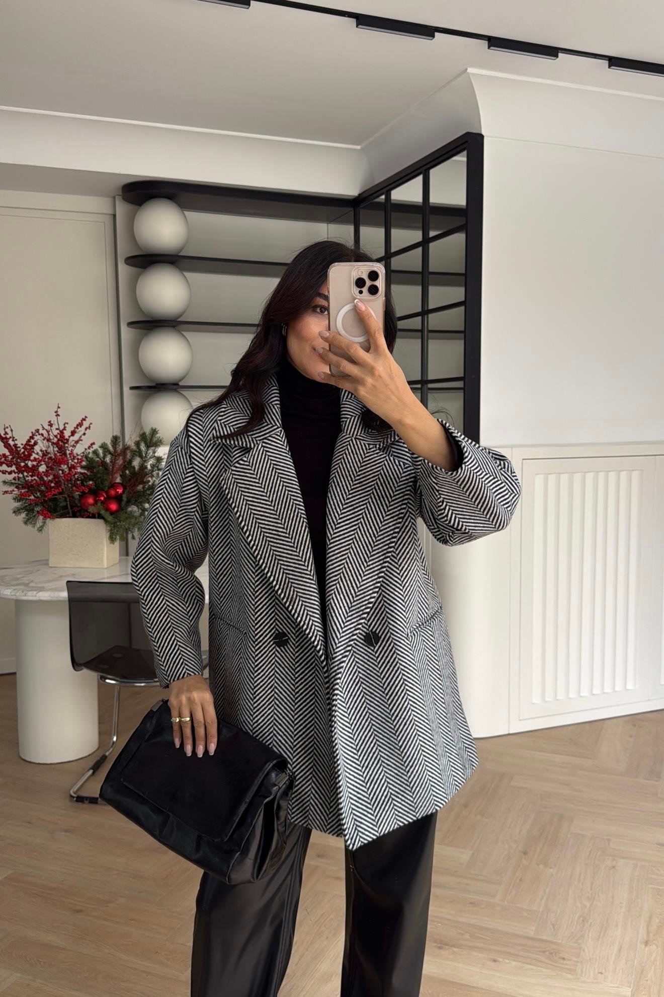 BALIKSIRTI DESEN KAŞE KABAN SİYAH