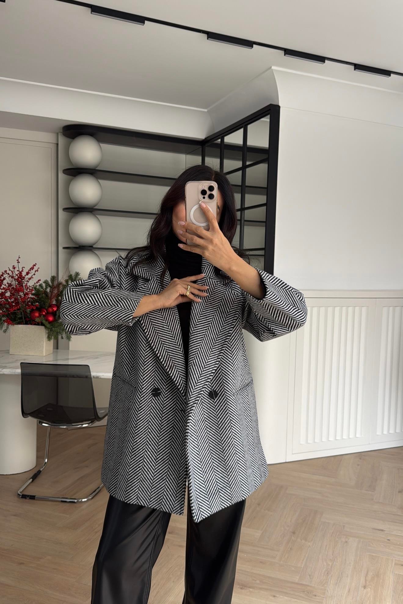 BALIKSIRTI DESEN KAŞE KABAN SİYAH