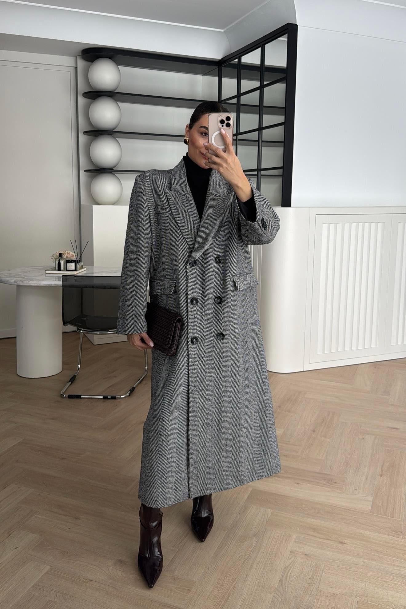 BALIKSIRTI DÜĞMELİ DÜZ KESİM KAŞE KABAN 