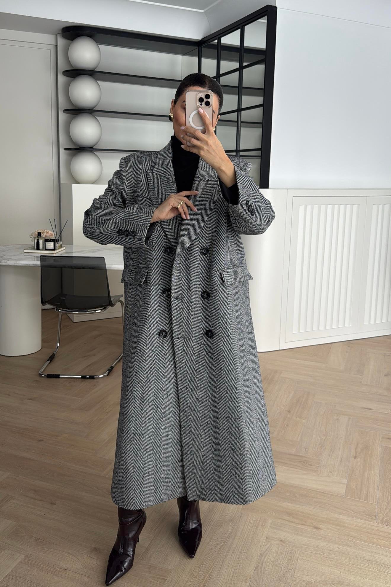 BALIKSIRTI DÜĞMELİ DÜZ KESİM KAŞE KABAN 