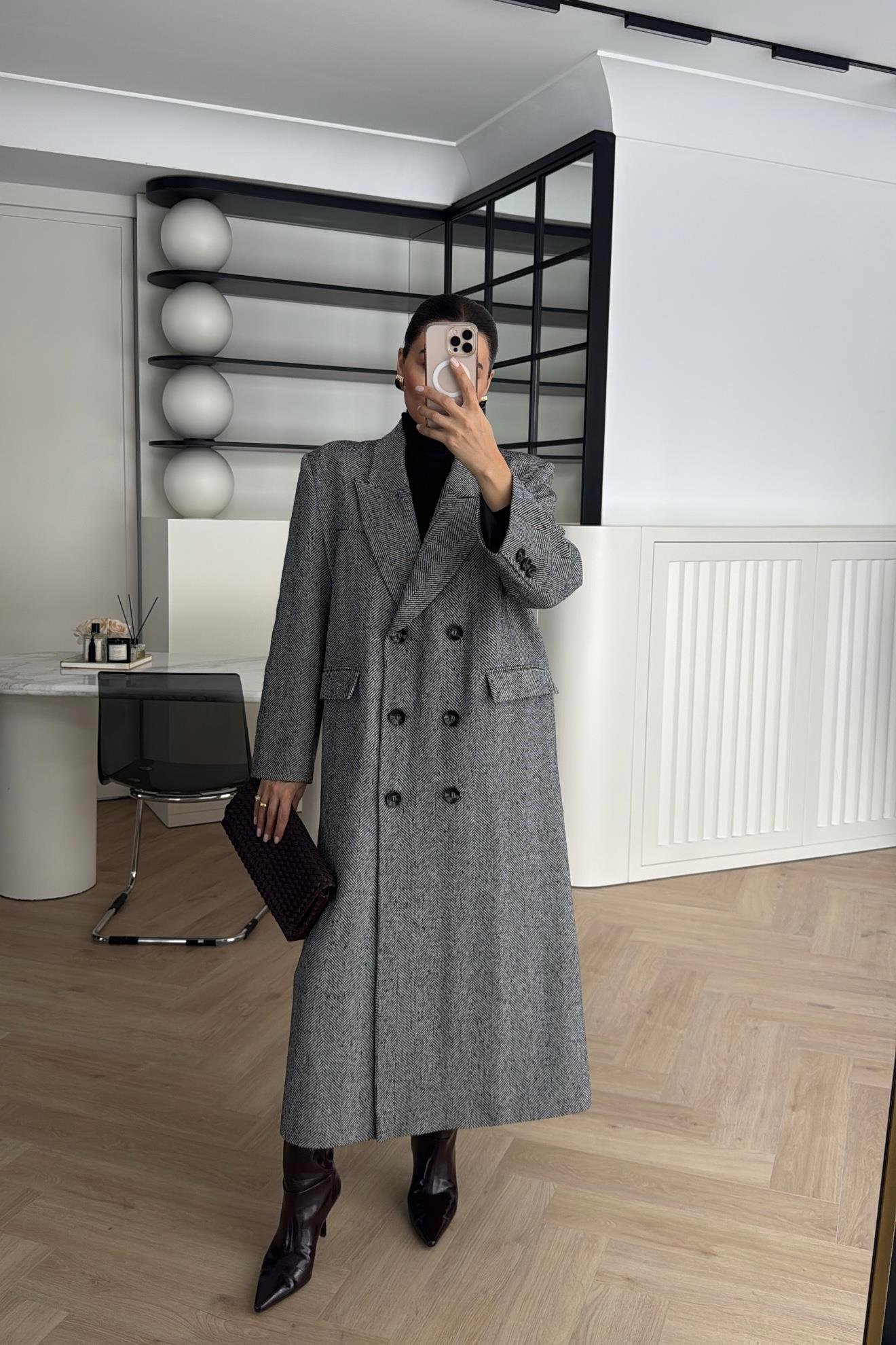 BALIKSIRTI DÜĞMELİ DÜZ KESİM KAŞE KABAN 