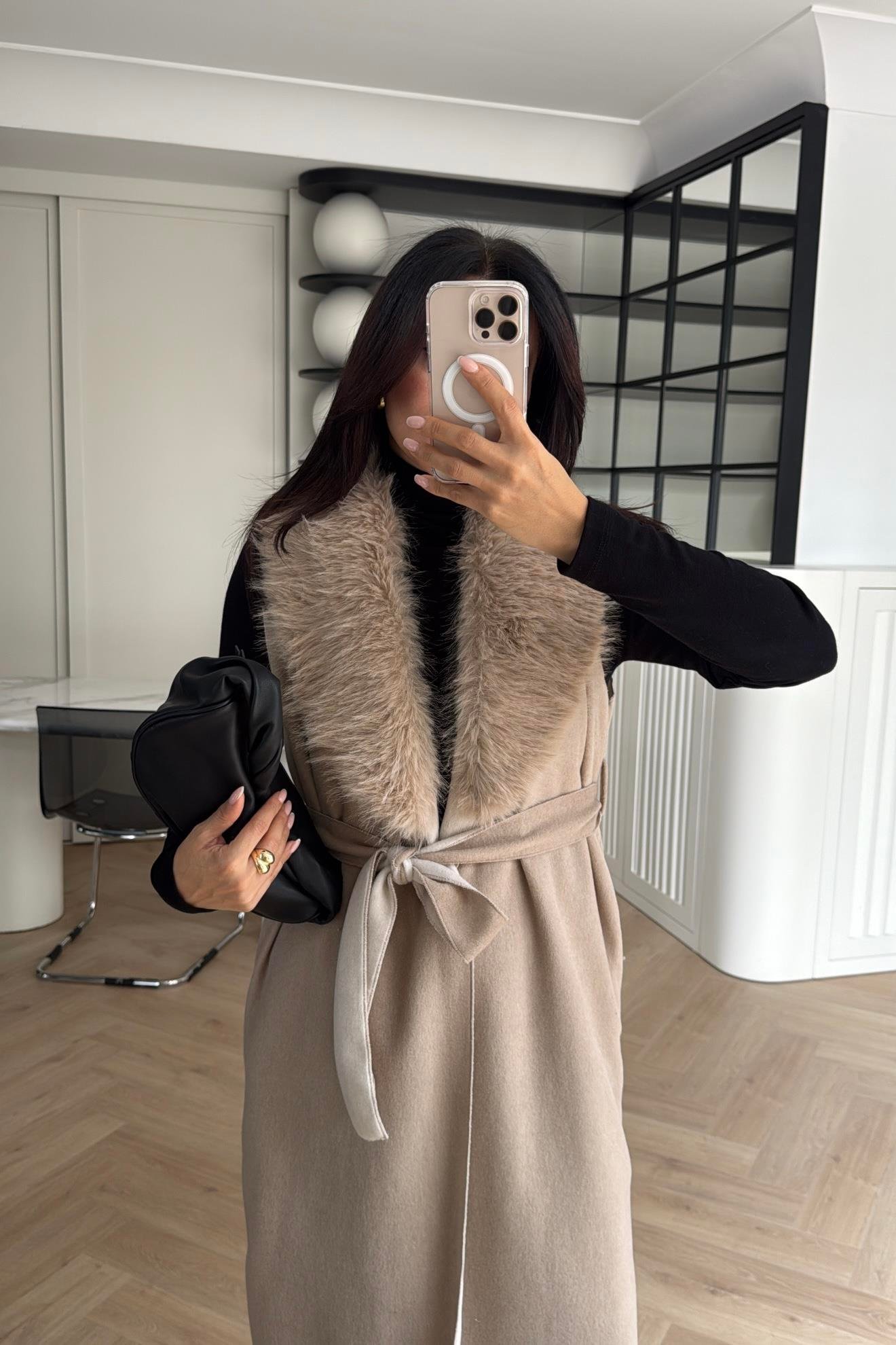 BEJ YAKASI KÜRKÜ KUŞAKLI YELEK 