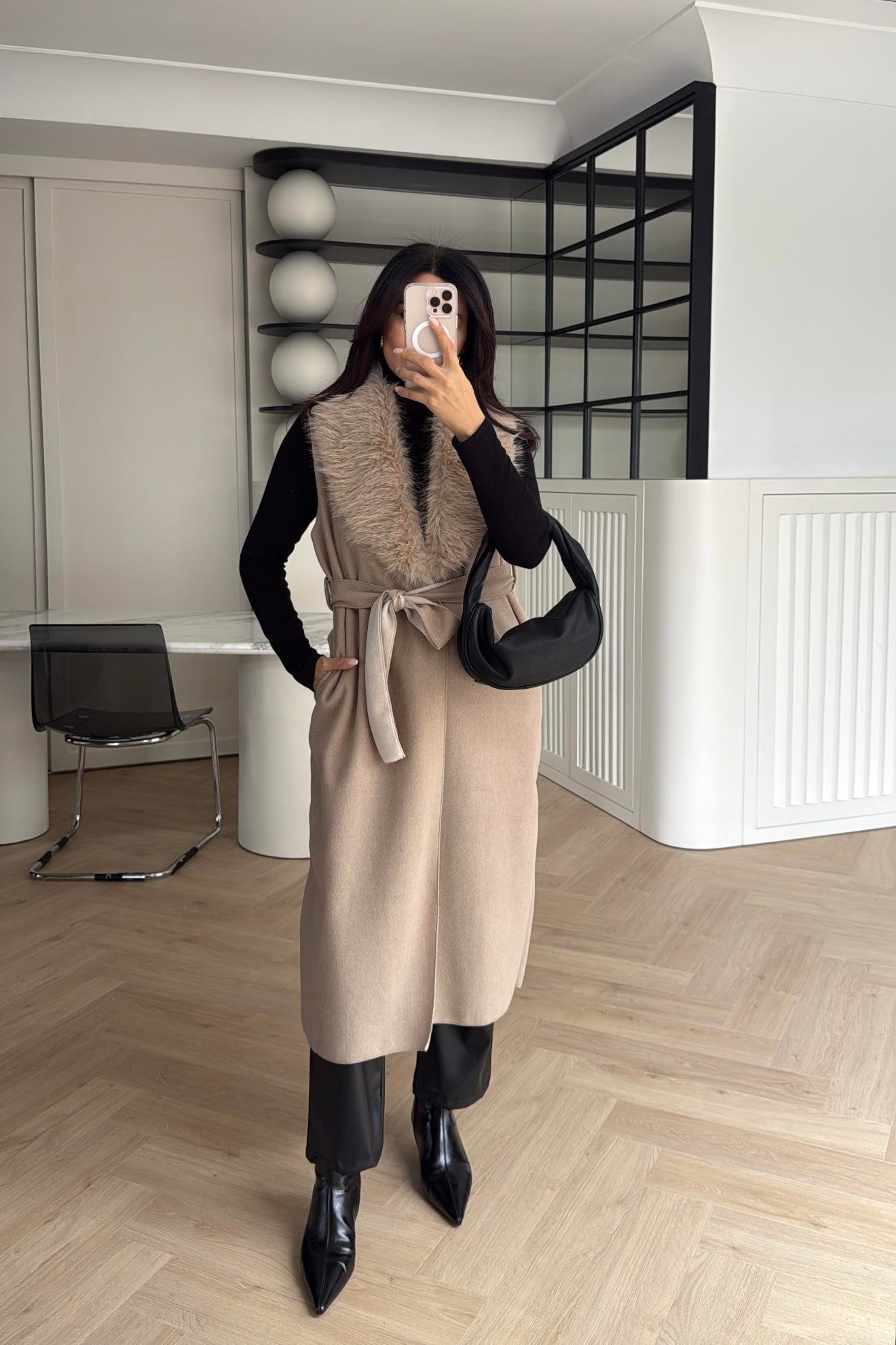 BEJ YAKASI KÜRKÜ KUŞAKLI YELEK 