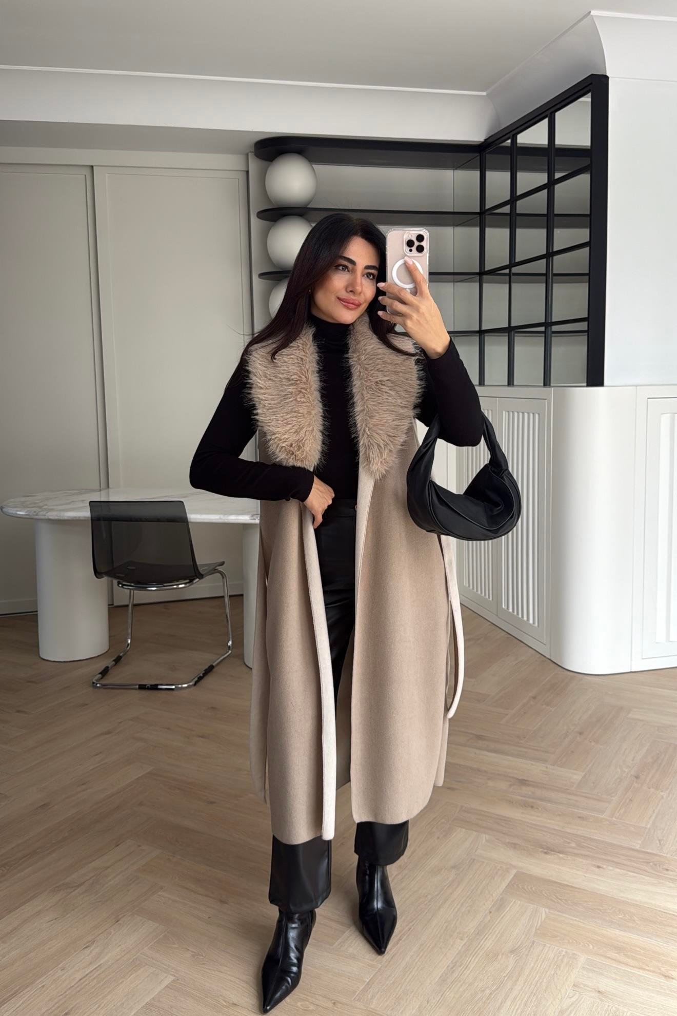 BEJ YAKASI KÜRKÜ KUŞAKLI YELEK 