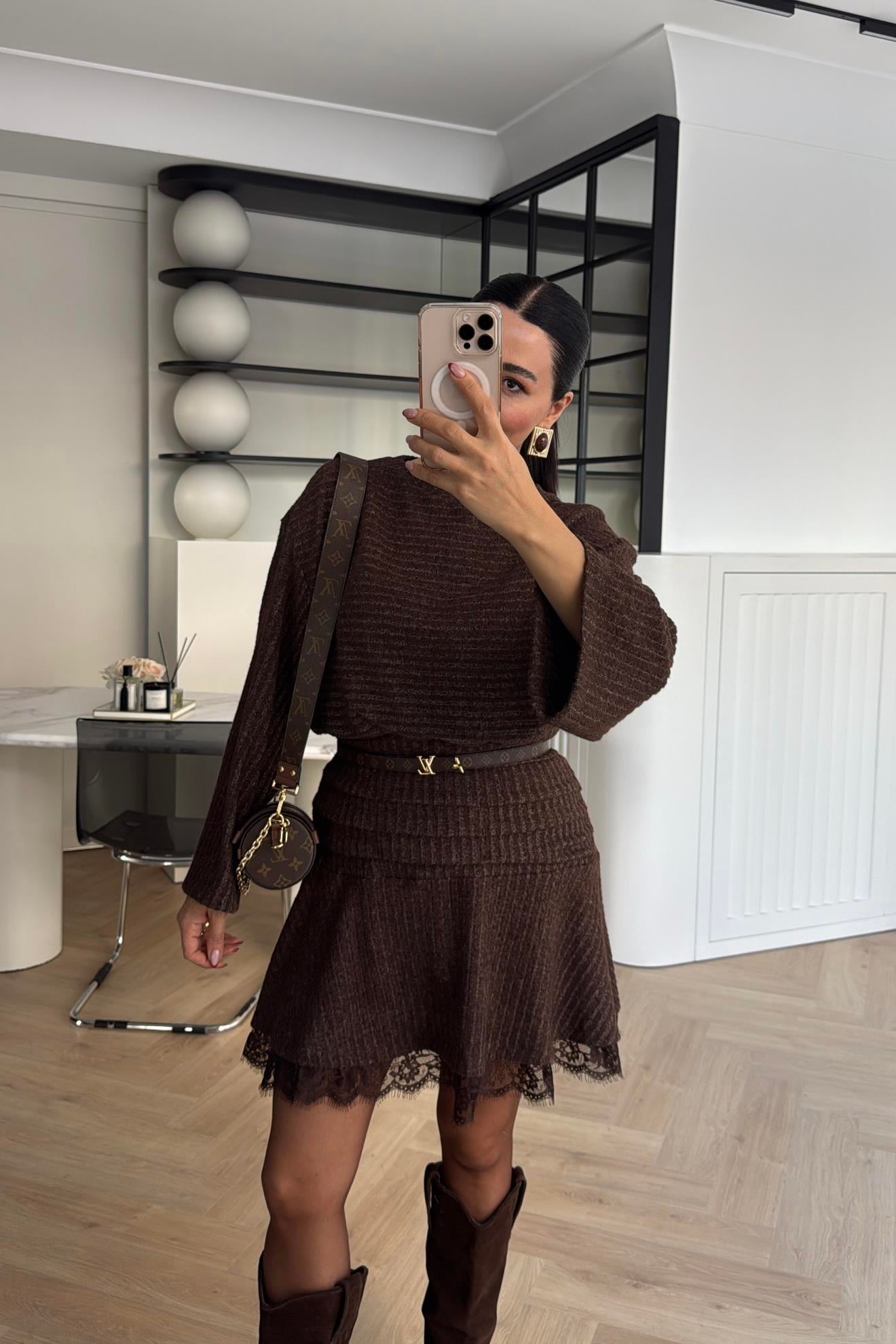 BEL KISMI ESNEK DANTEL DETAYLI ELBİSE KAHVE