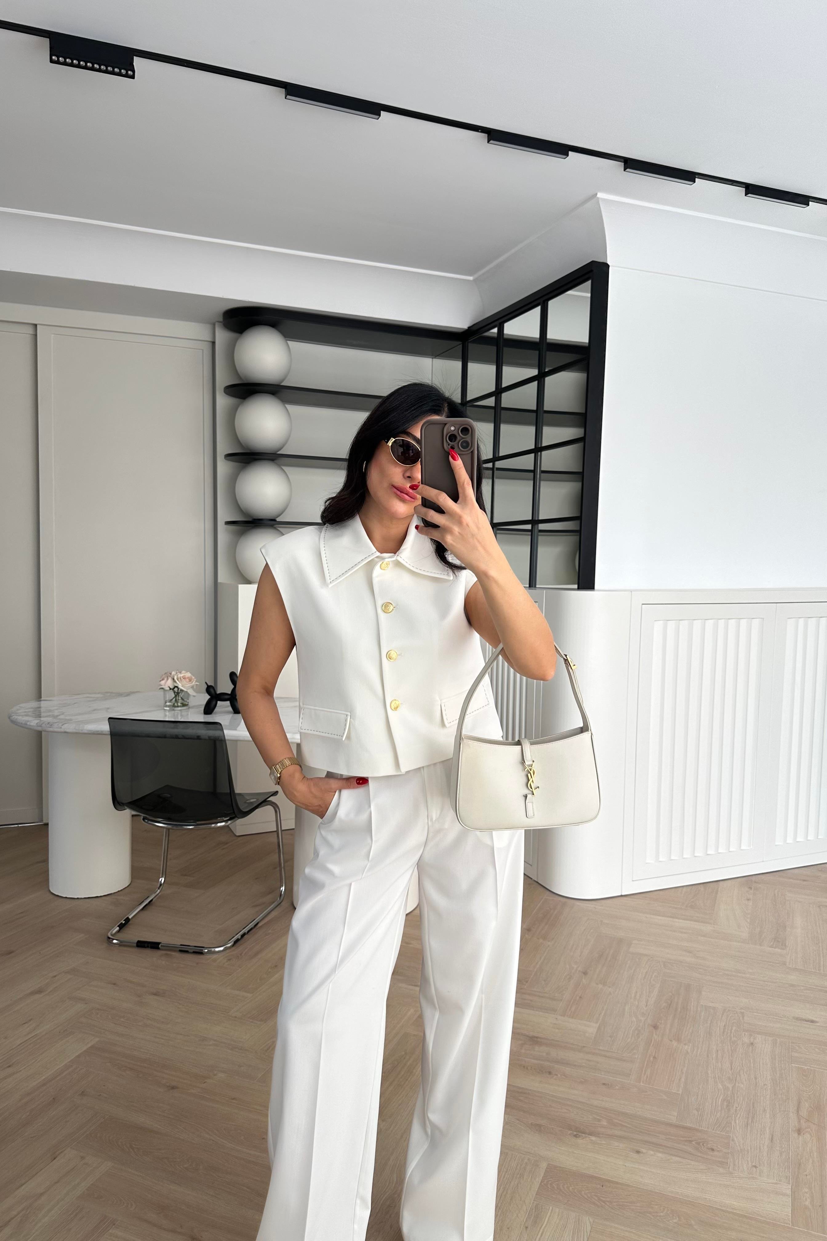 Beyaz Gold Düğmeli Astarlı Crop Yelek