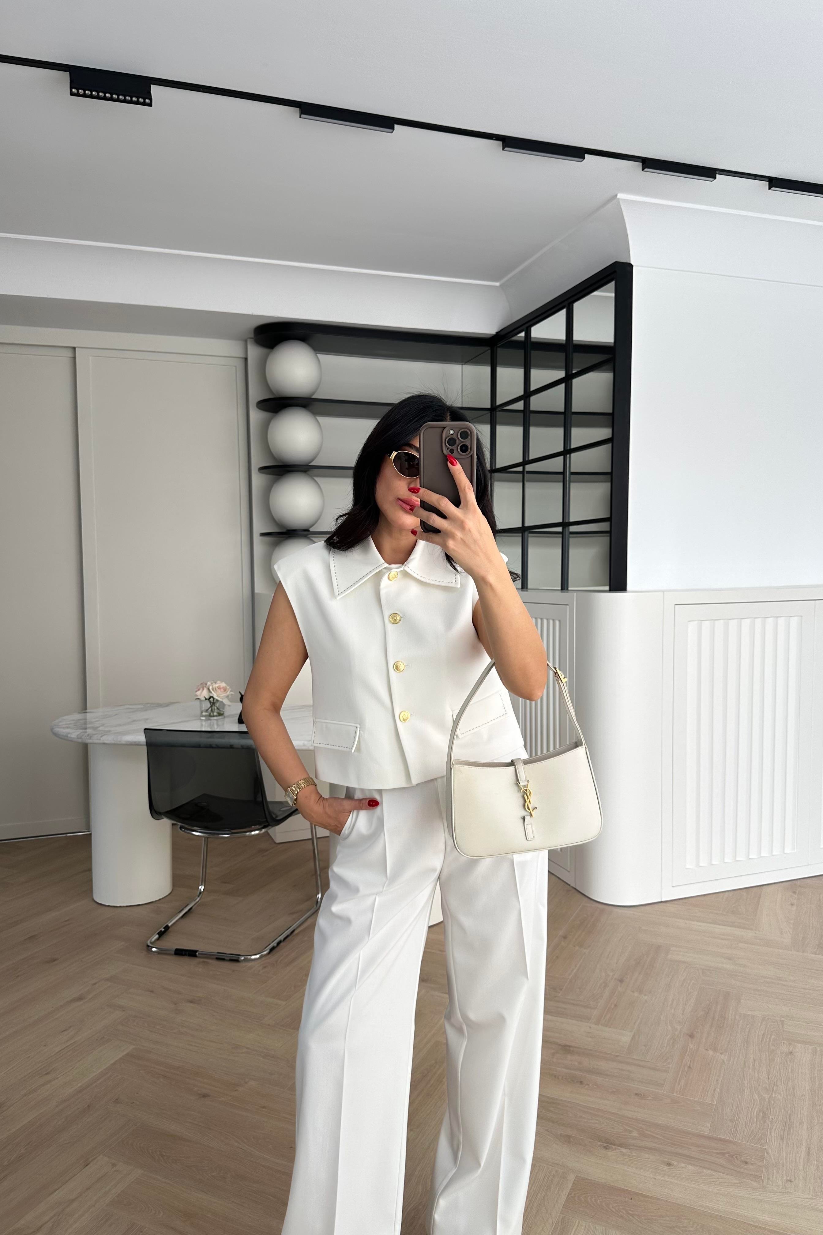 Beyaz Gold Düğmeli Astarlı Crop Yelek