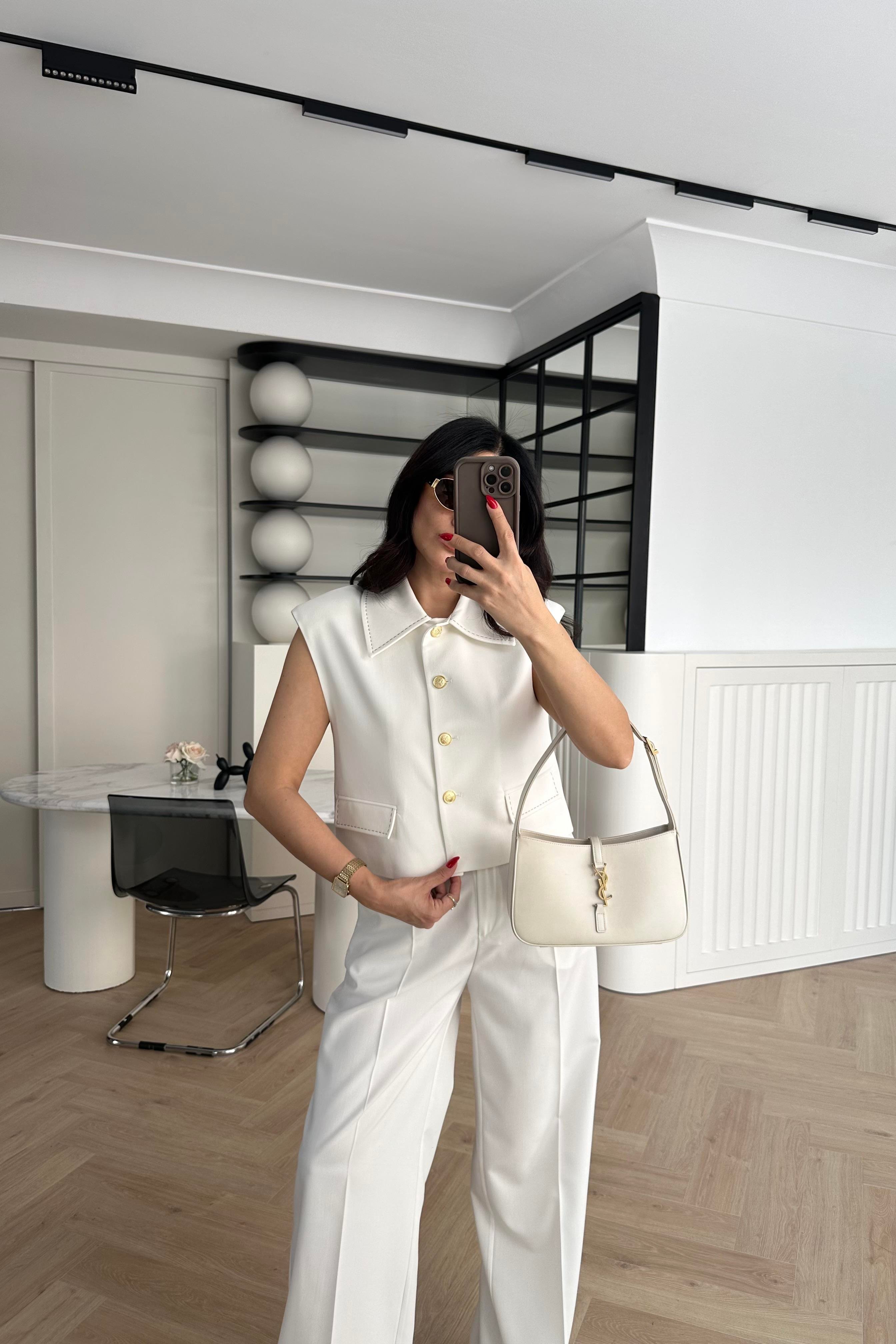 Beyaz Gold Düğmeli Astarlı Crop Yelek