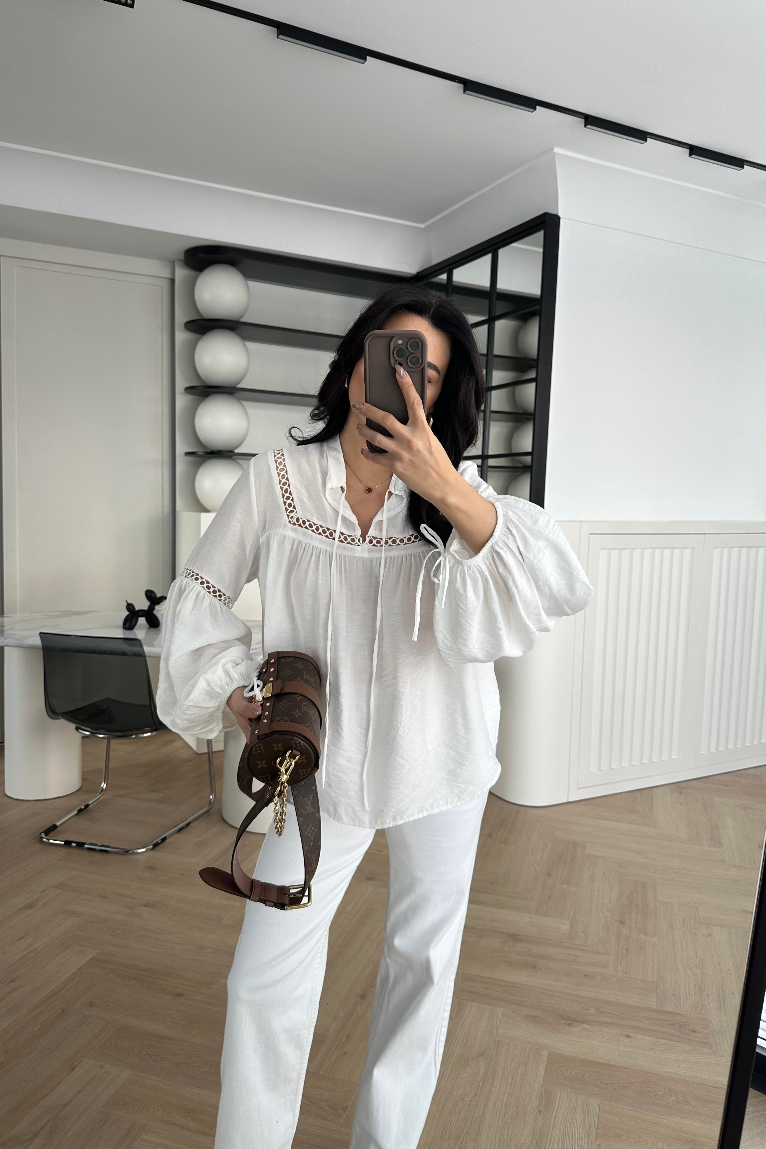 Beyaz Nakışlı Keten Gömlek