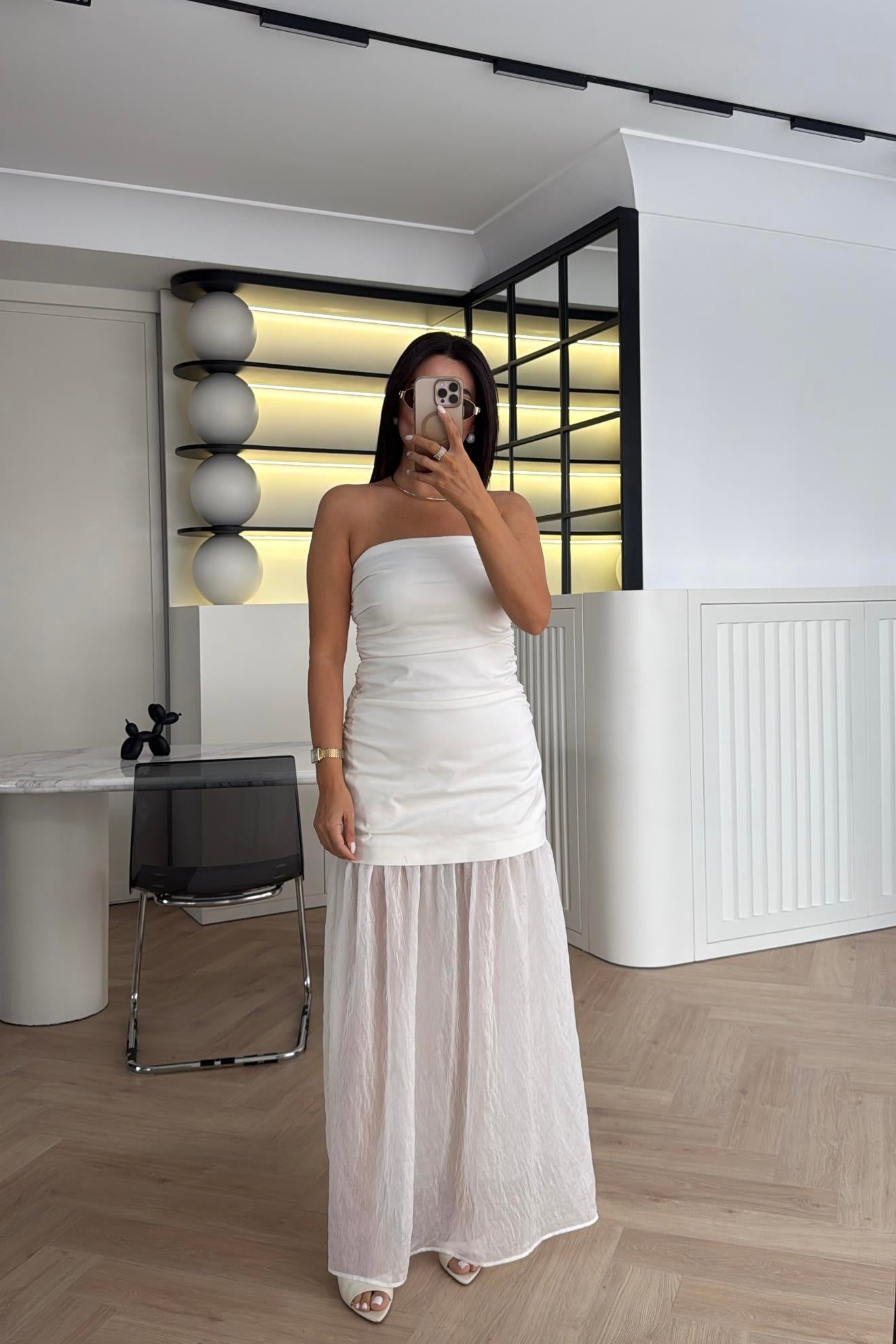 BEYAZ STRAPLEZ TÜL ETEKLİ ELBİSE