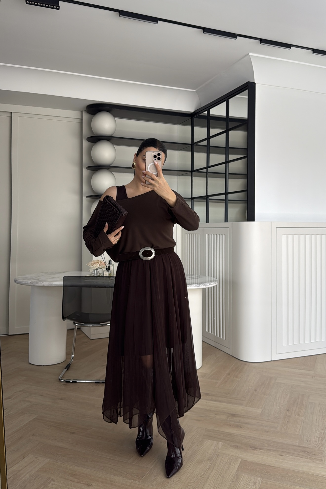 BLUZ DETAYLI ASKILI ŞİFON ELBİSE KAHVE