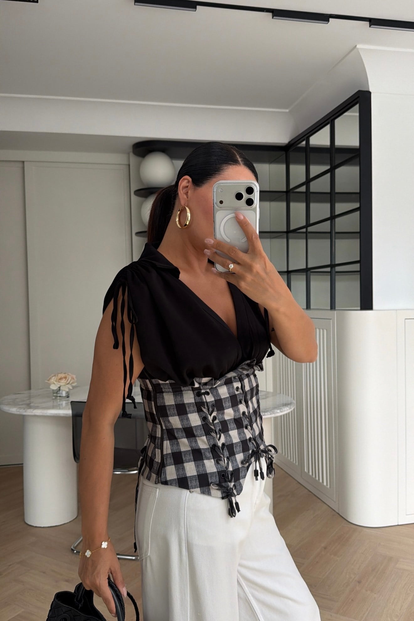 BÜZGÜ KOLLU EKOSELİ KORSE GÖRÜNÜMLÜ BLUZ 
